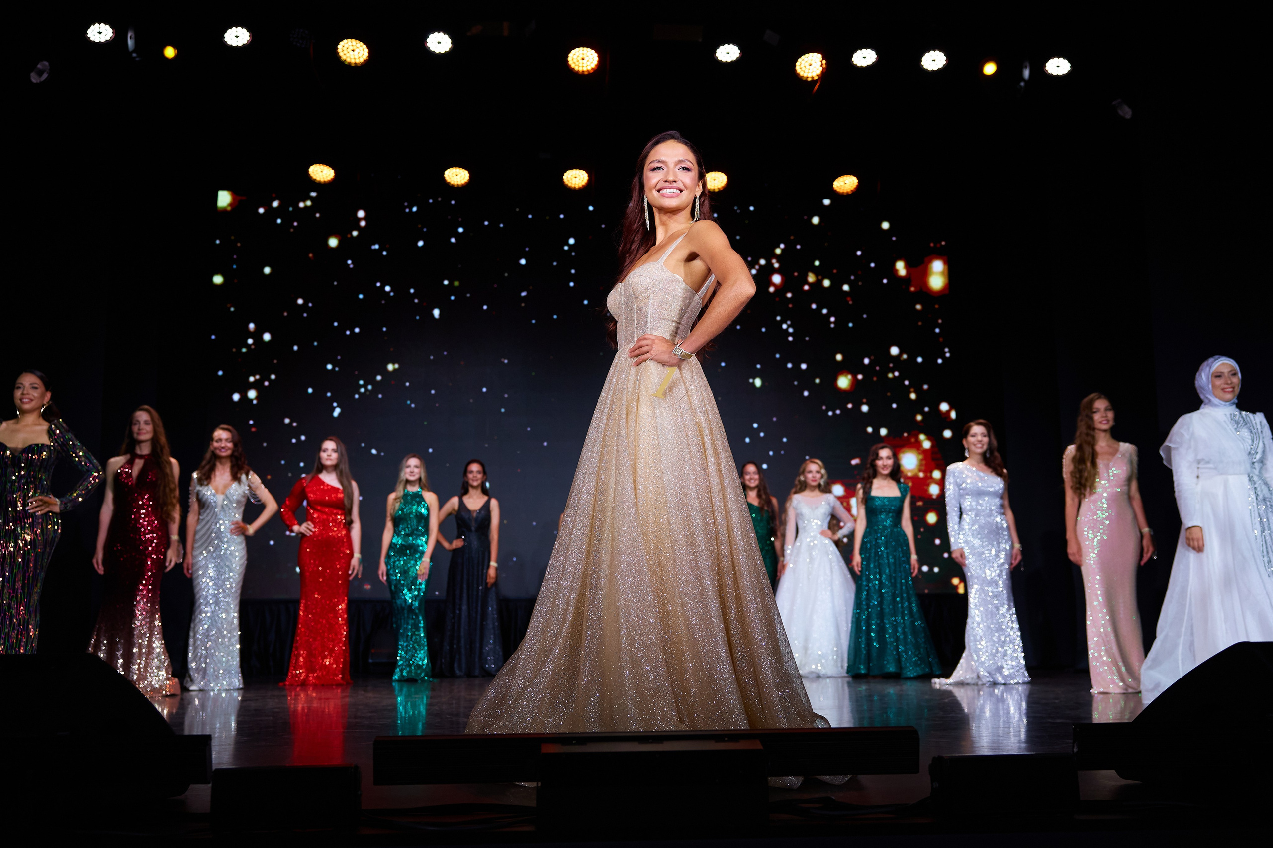 Миссис Татарстан. Мое имя Раиль. Я репортажный фотограф в Казани, так же мой любимый жанр — свадебный фотограф