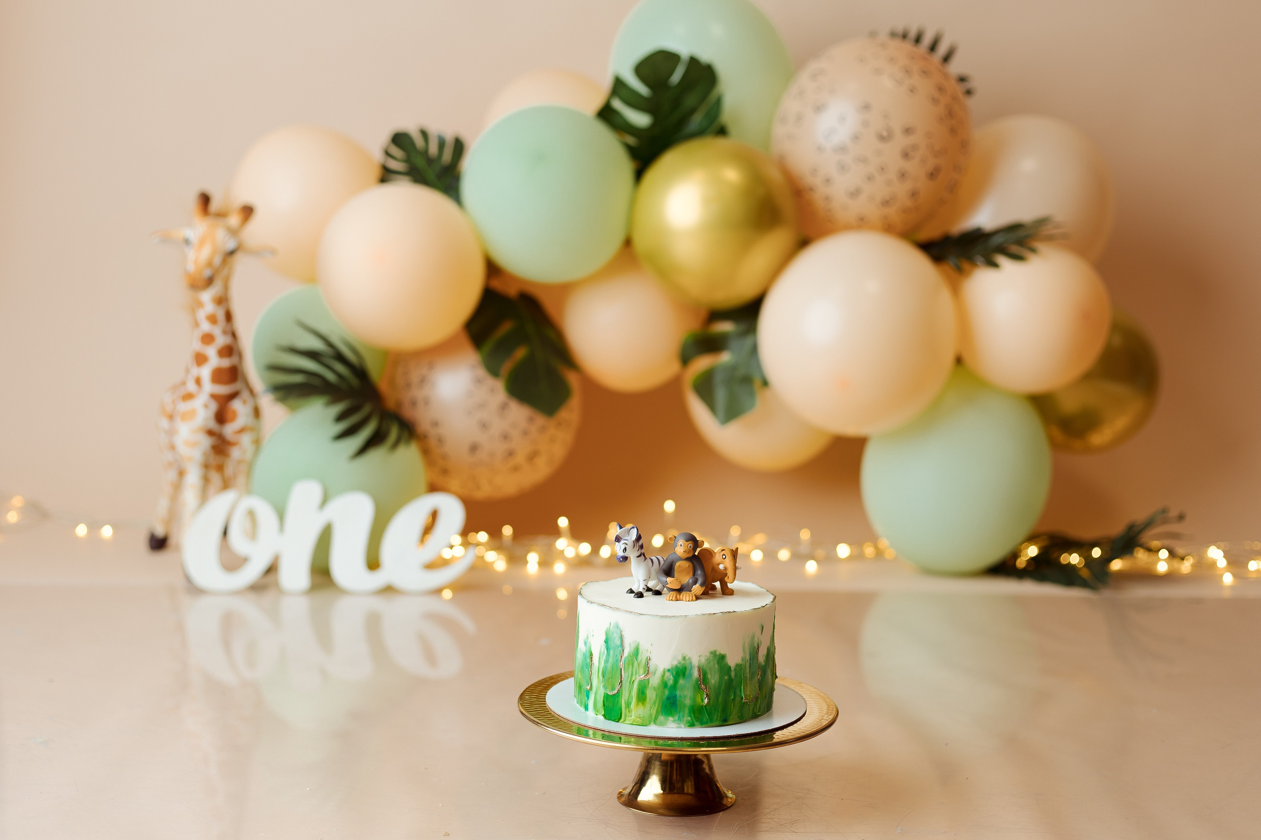 Праздничное оформление. Фотограф беременности, новорожденных Москва. годики под ключ