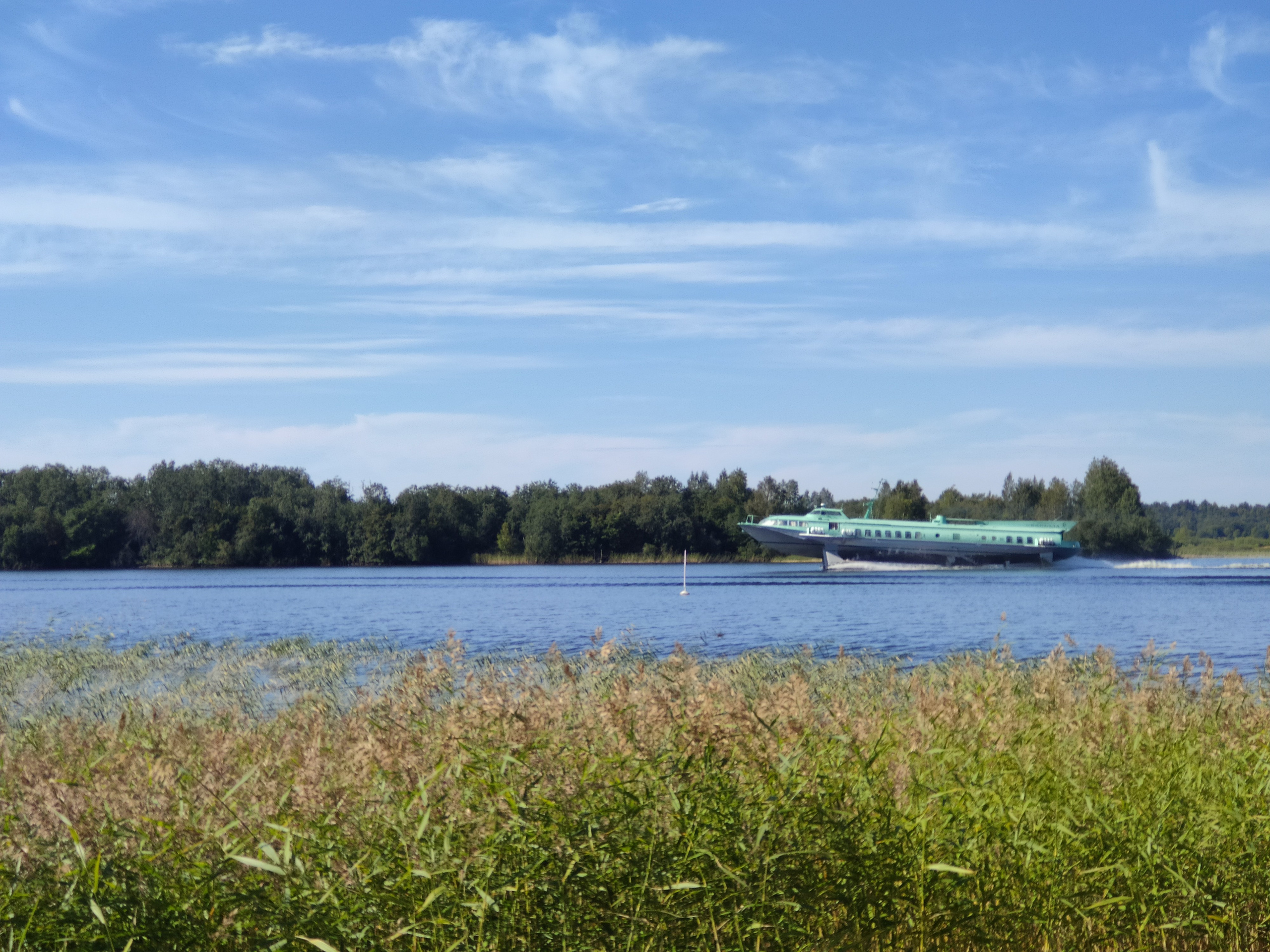 Пользуясь солнечной погодой, в первый же день отправились на остров Кижи на метеоре