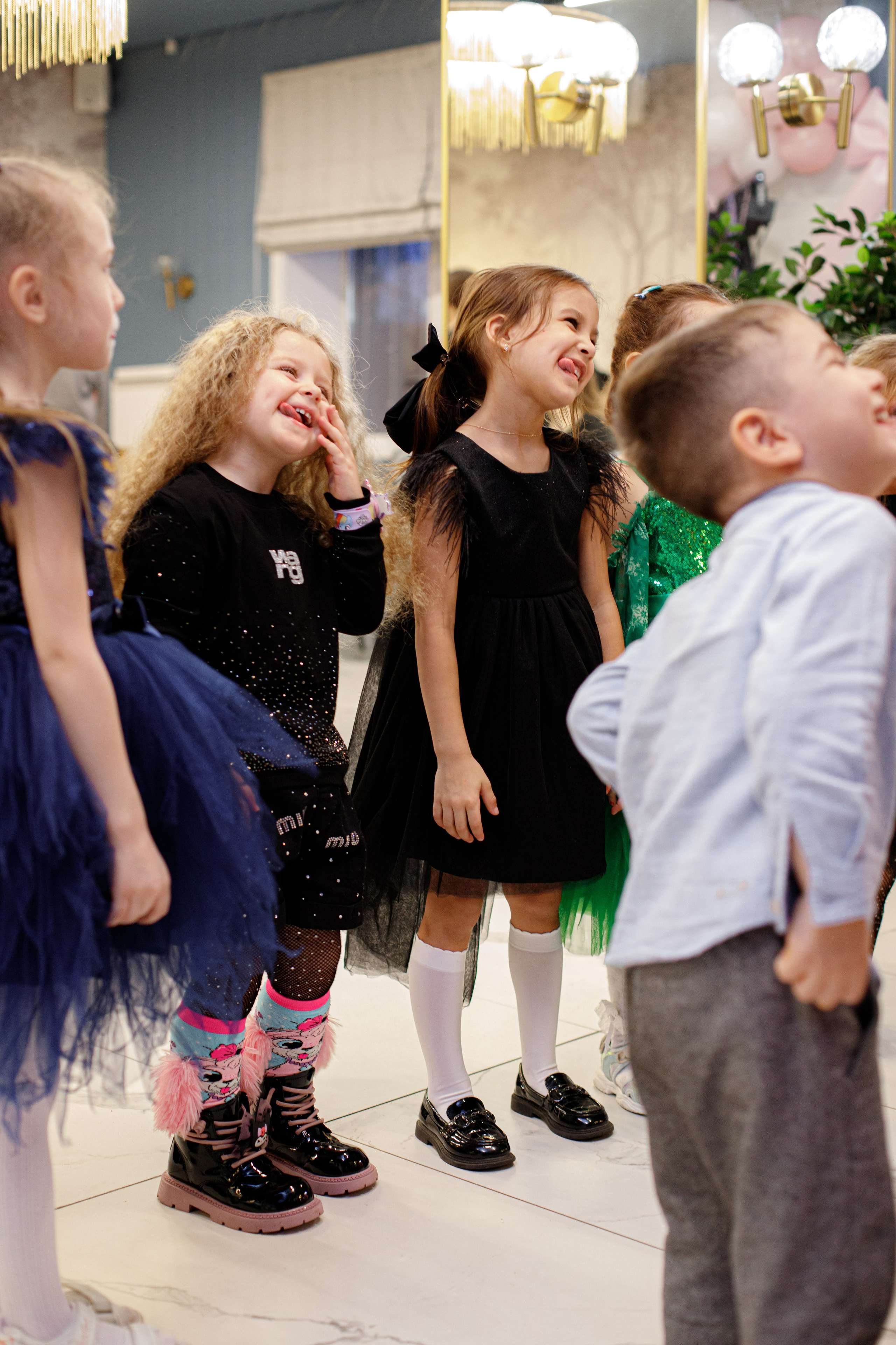 ASIA'S BIRTHDAY PARTY. Photokarish