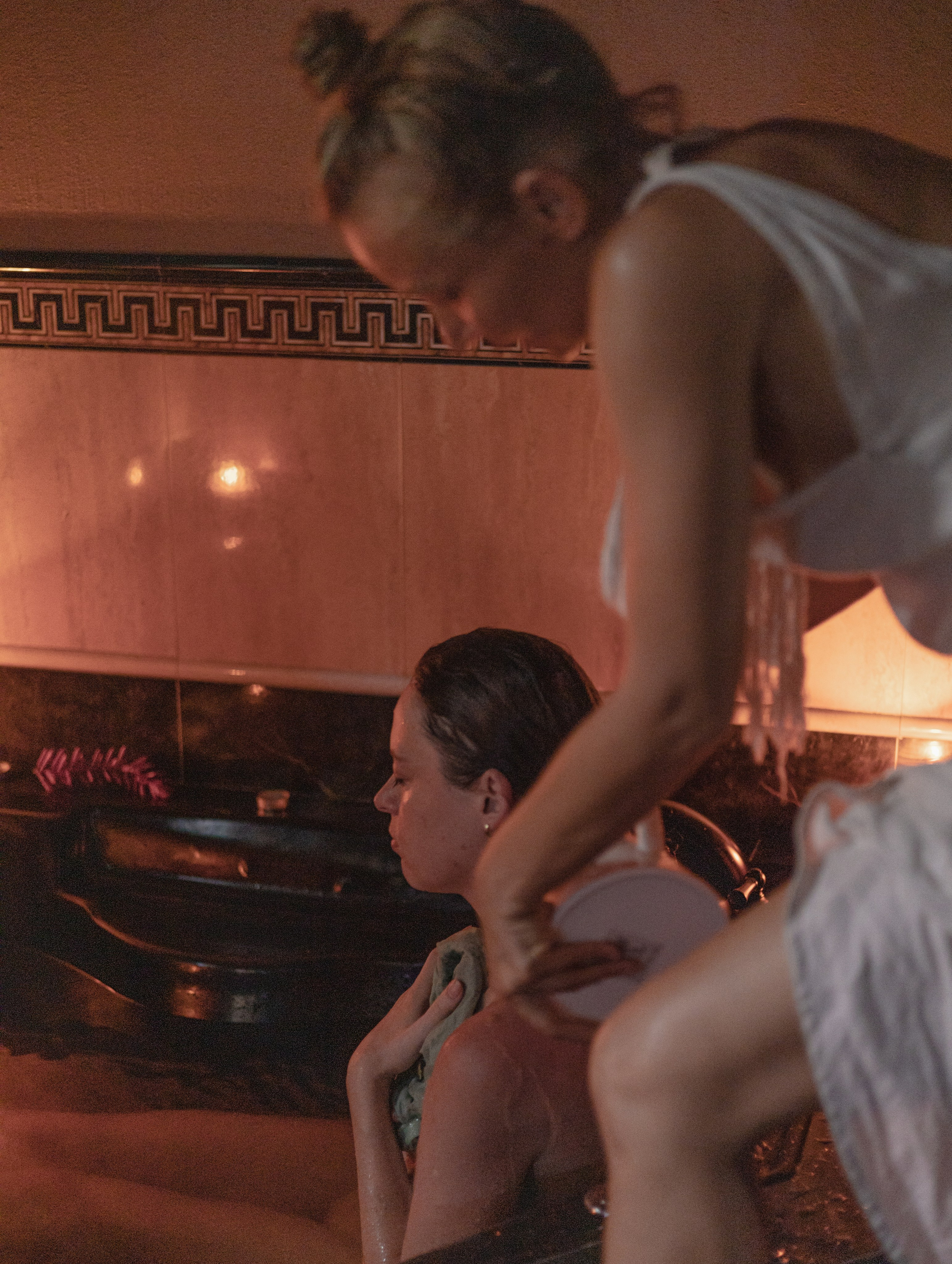 Swaddling practice by Nana. Family, portrait, content photo in Costa Rica Evgeniya Besprozvannykh