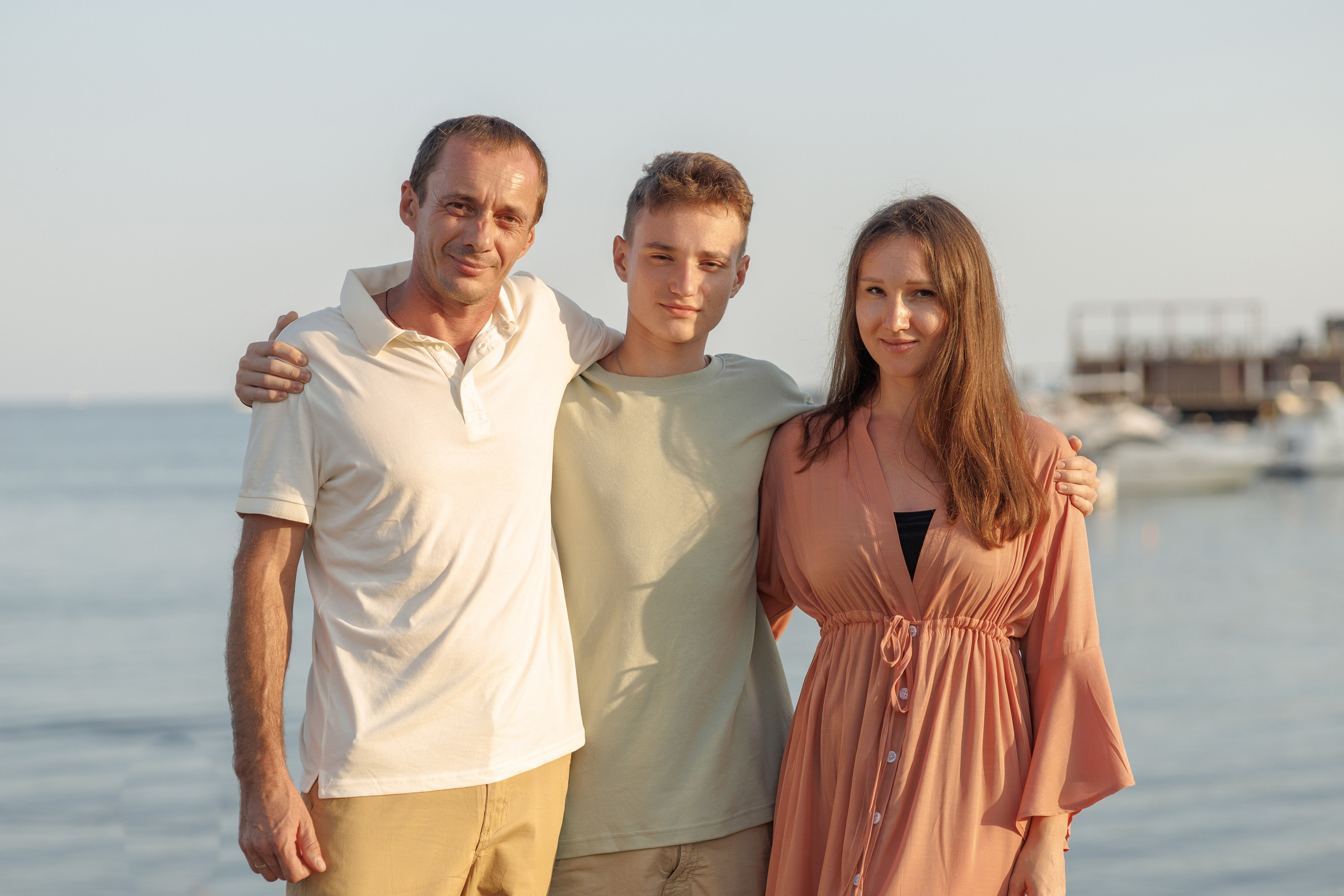 Семейная прогулка на Тонком мысу. Семейный и портретный фотограф в Геленджике Любовь Бодрова