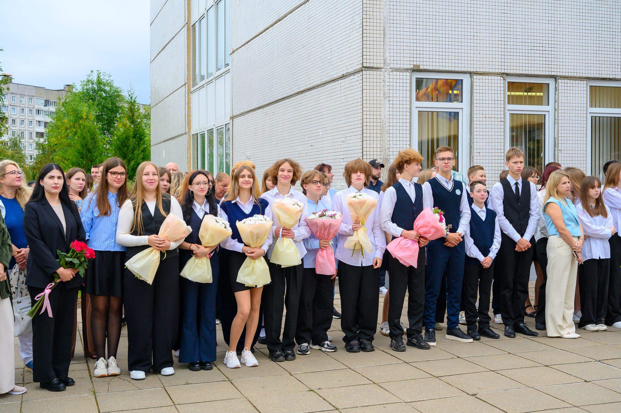 Вот звучит первый звонок, перед этим долгое приготовление к новому этапу в жизни, Яромир идет в школу. Фотоуслуги, услуги фотографа, фотографирование важных событий