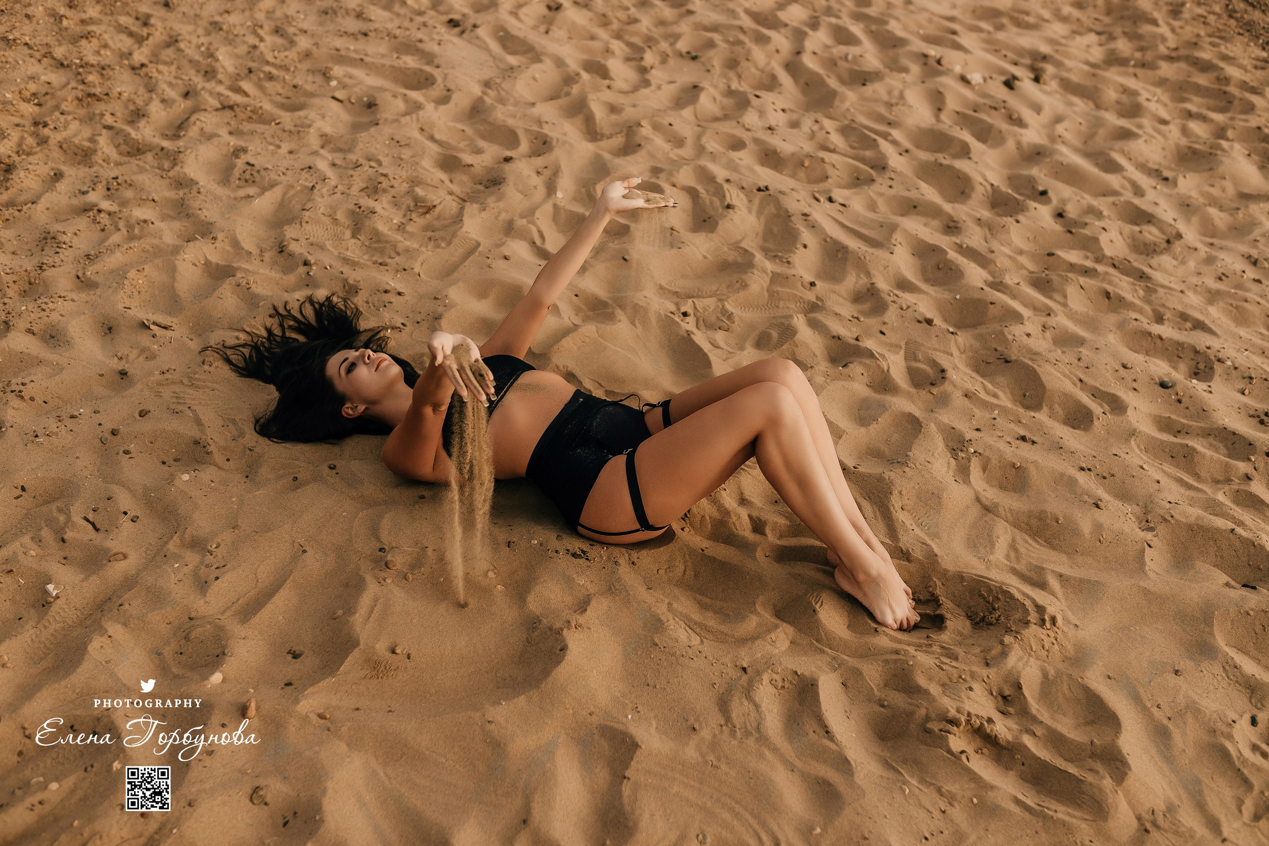 Черная серия с тканью. Набережная. Александра и Таисия. Июль 2025 г. Фотограф Пермь. Свадьбы. Семья и дети, школа, д. сад. Фотокниги