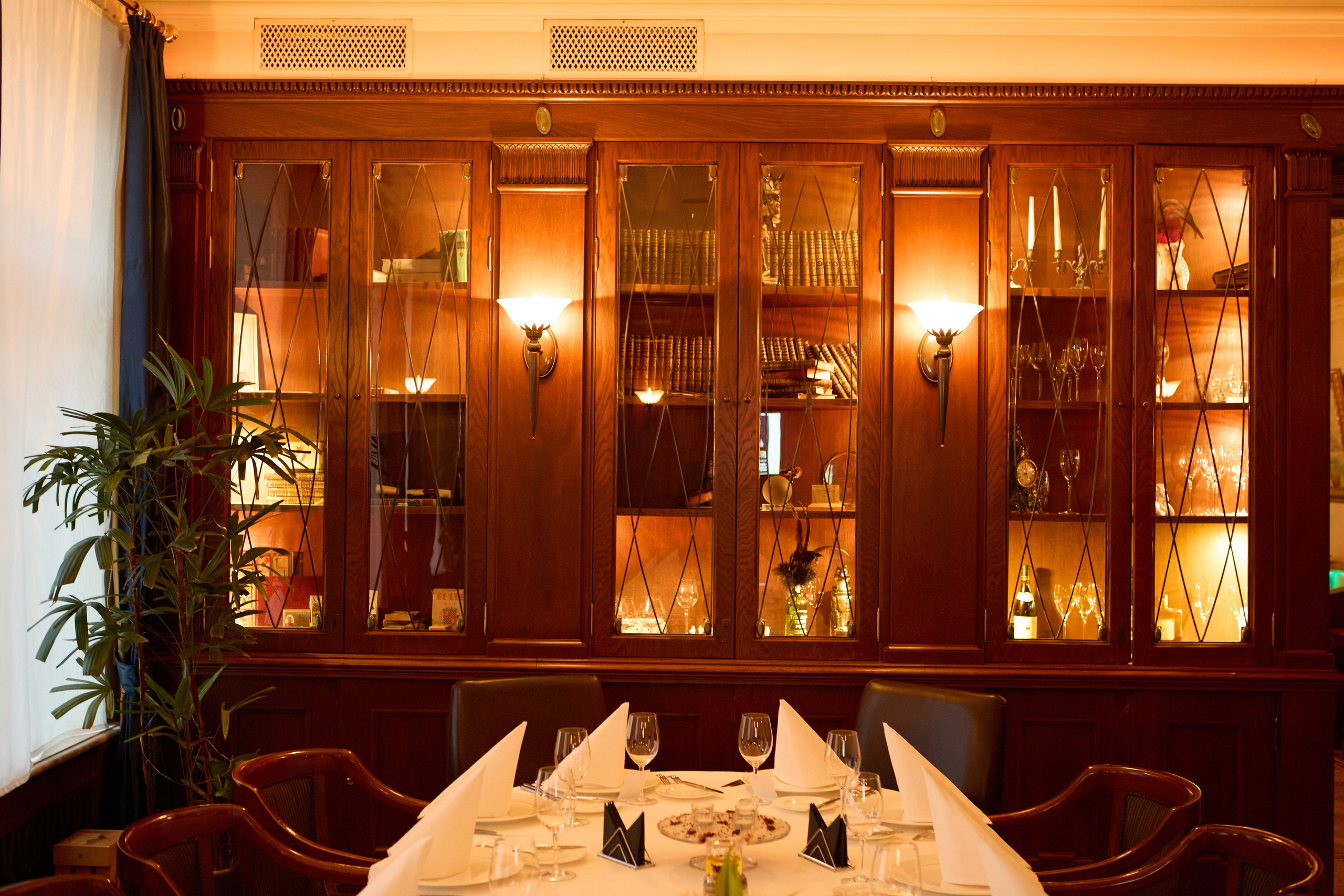 Evening on Nevsky Prospect Street at the Palkin Restaurant. Фотограф в Санкт-Петербурге Владимир Тихомиров