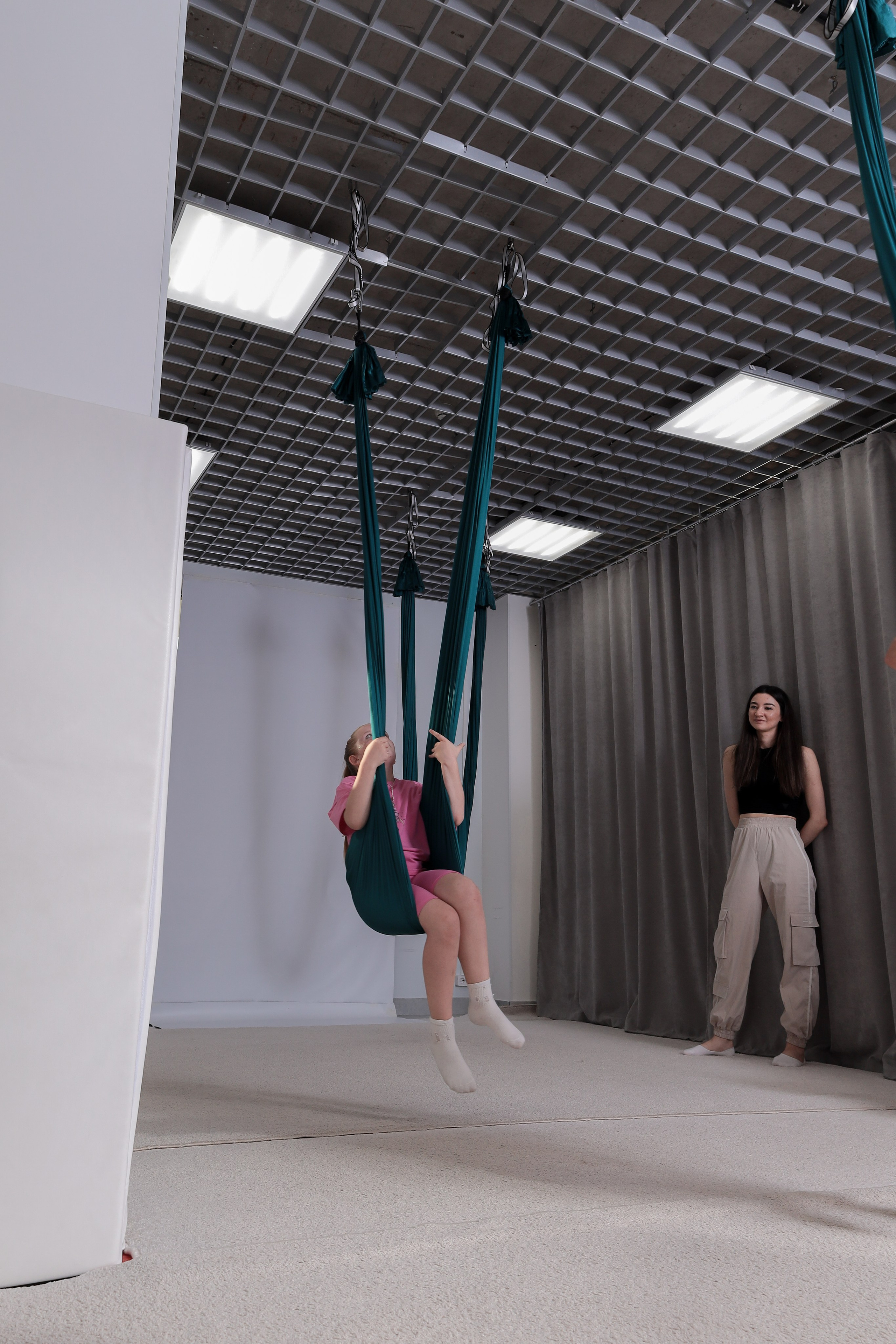 Детская аэройога. Фотограф Надршина Лилия