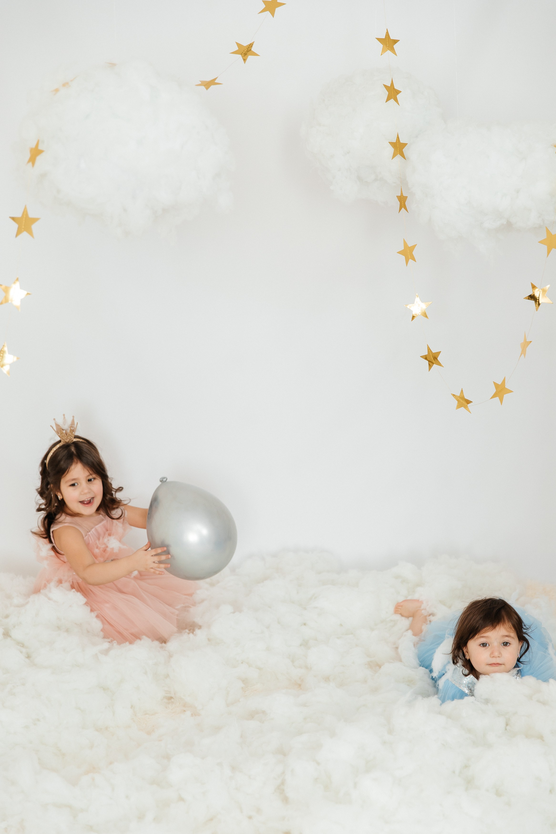 Маюша и Милаша в облаках. Воронистая Анастасия. Фотограф Якутия, Томпонский район