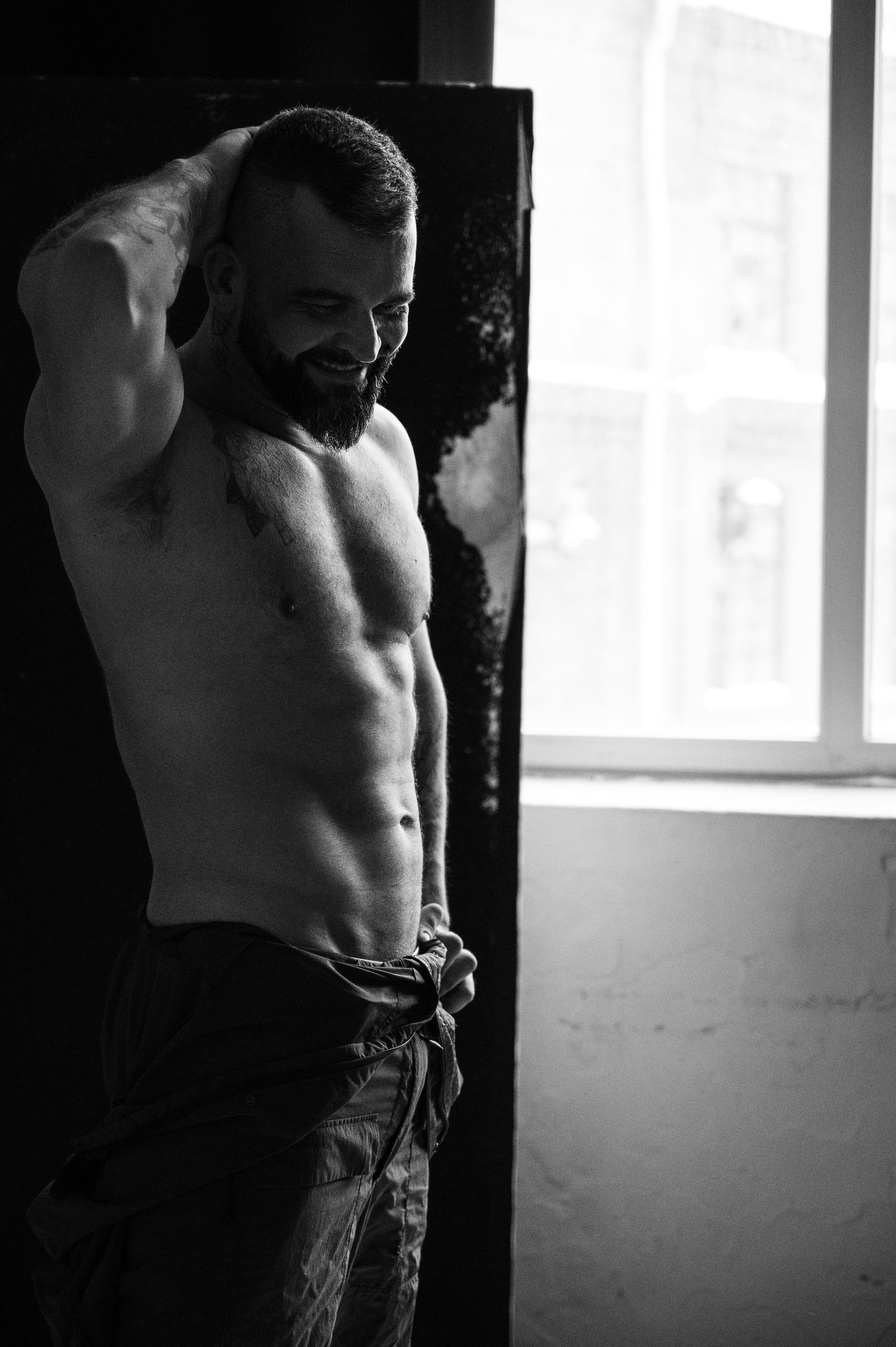 Мужской фотограф. Профессиональный фотограф беременности в СПБ. Стильные фотосессии беременности в стиле минимализм и классическая фотография