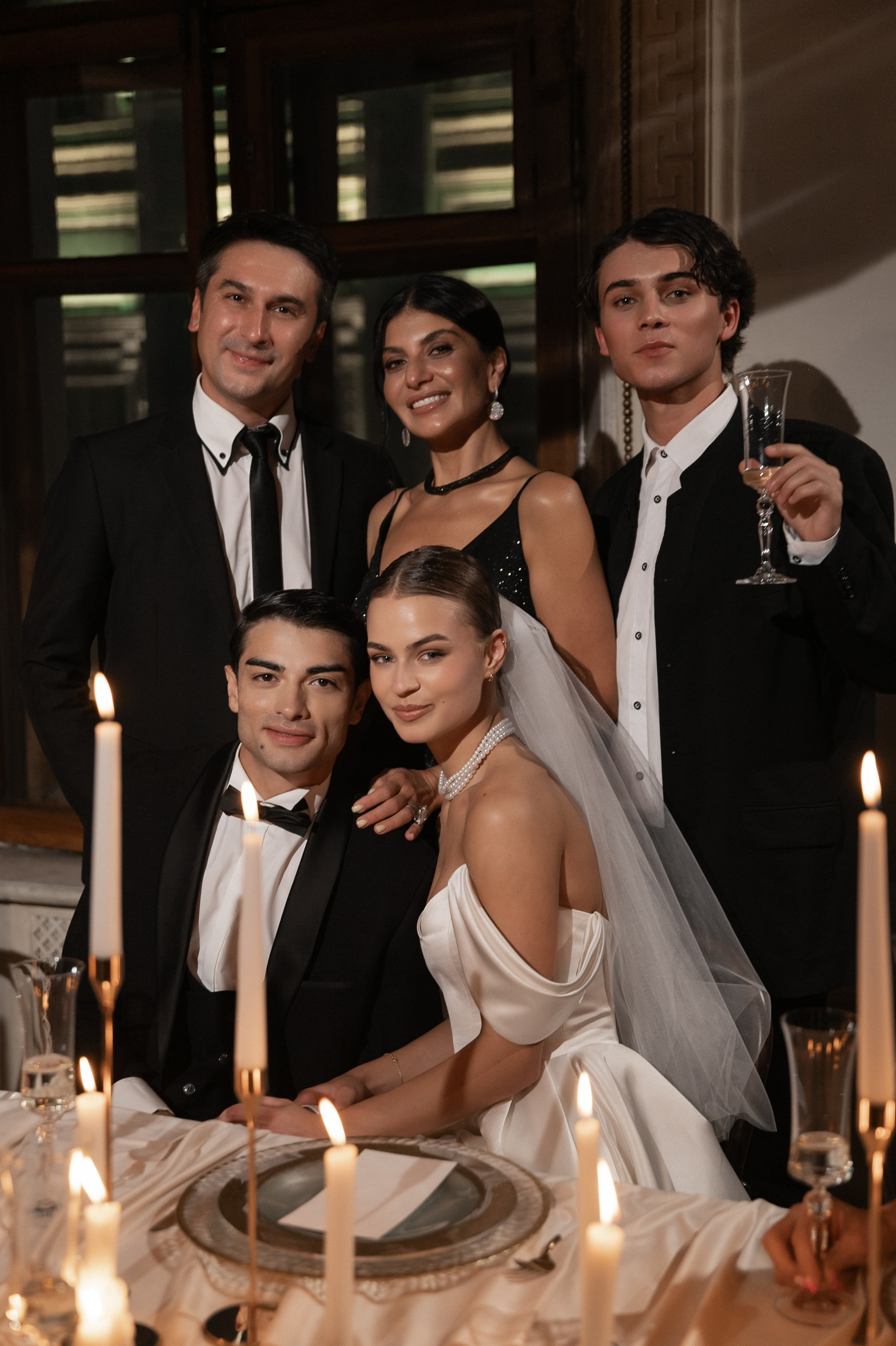 Камерный свадебный ужин при свечах в старинном особняке в фотостудии 21. Kult. Ярослава Ерина — свадебный фотограф в Москве