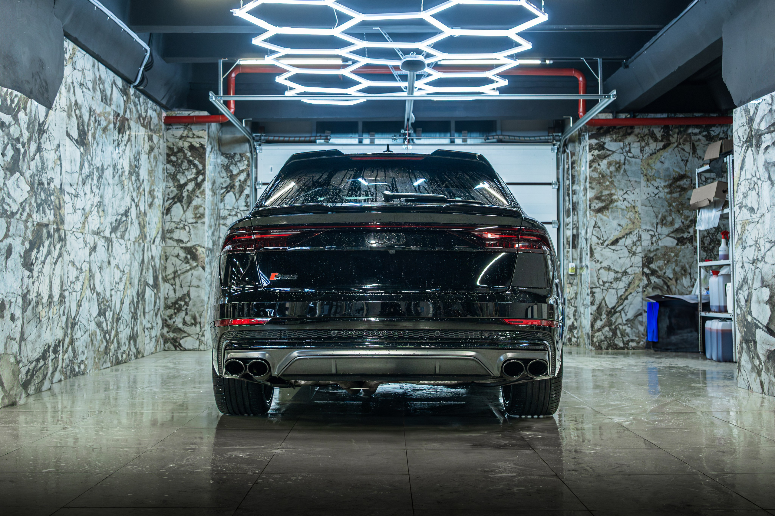 Audi Q8. Valya Fleks