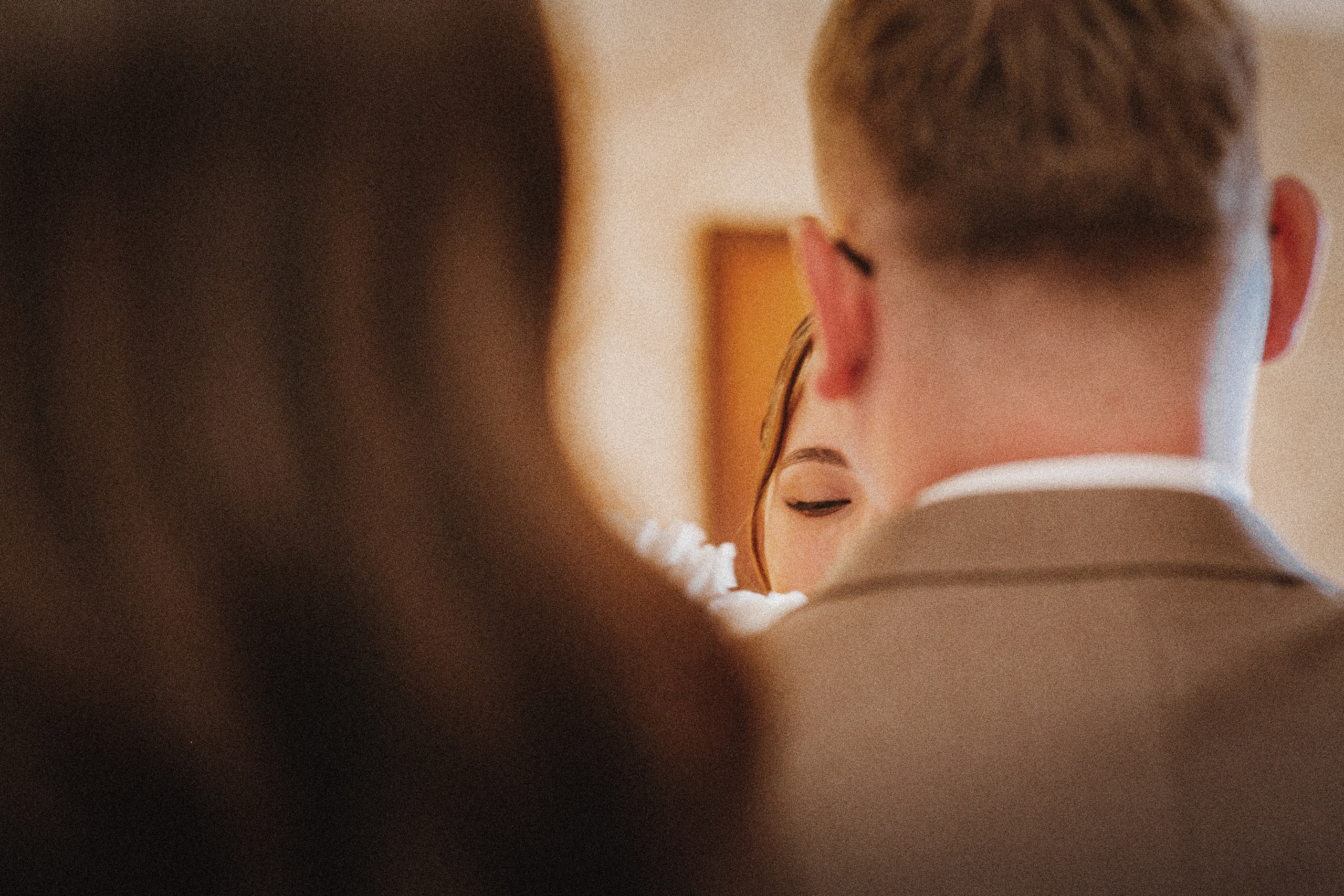 Свадебная фотосессия Ивана и Лидии в отеле и городе. Свадебный и репортажный фотограф в Ярославле и Санкт-Петербурге Роман Микрюков