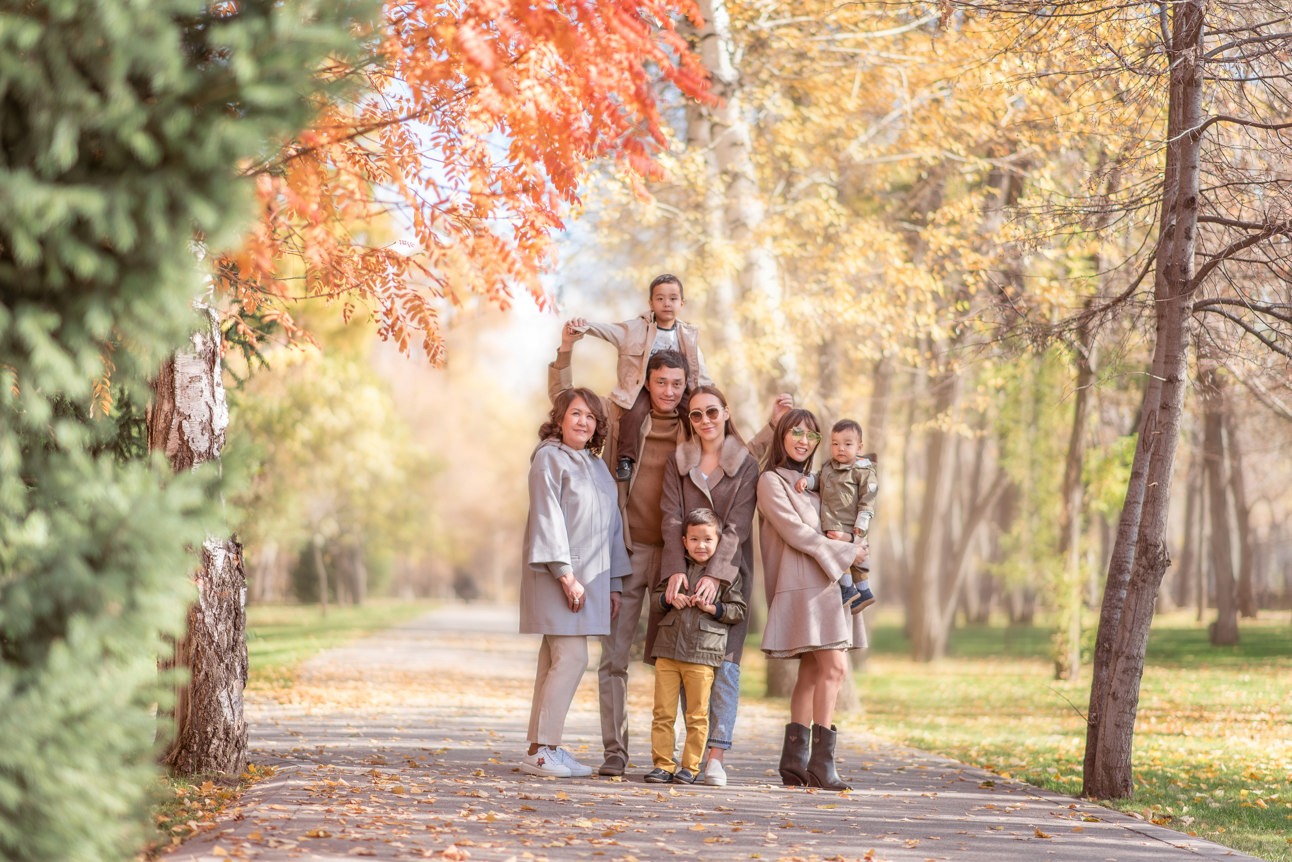 Семейная фотопрогулка в Алматы. Фотограф в Алматы Новгородская Мария
