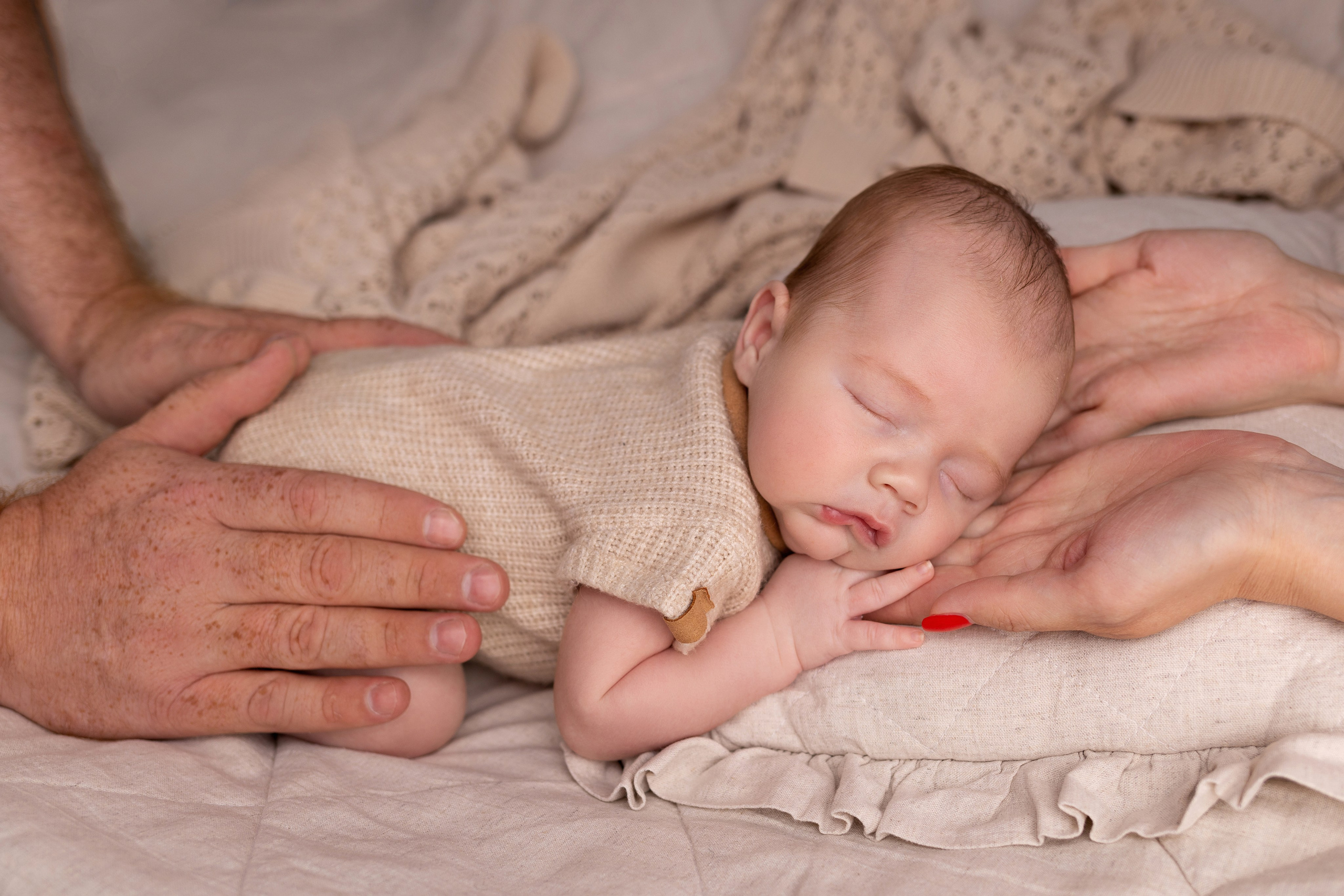 Newborn съемка в стиле Лайф. Фотограф новорожденных малышей в Омске и Омской области Эльвира Камаева