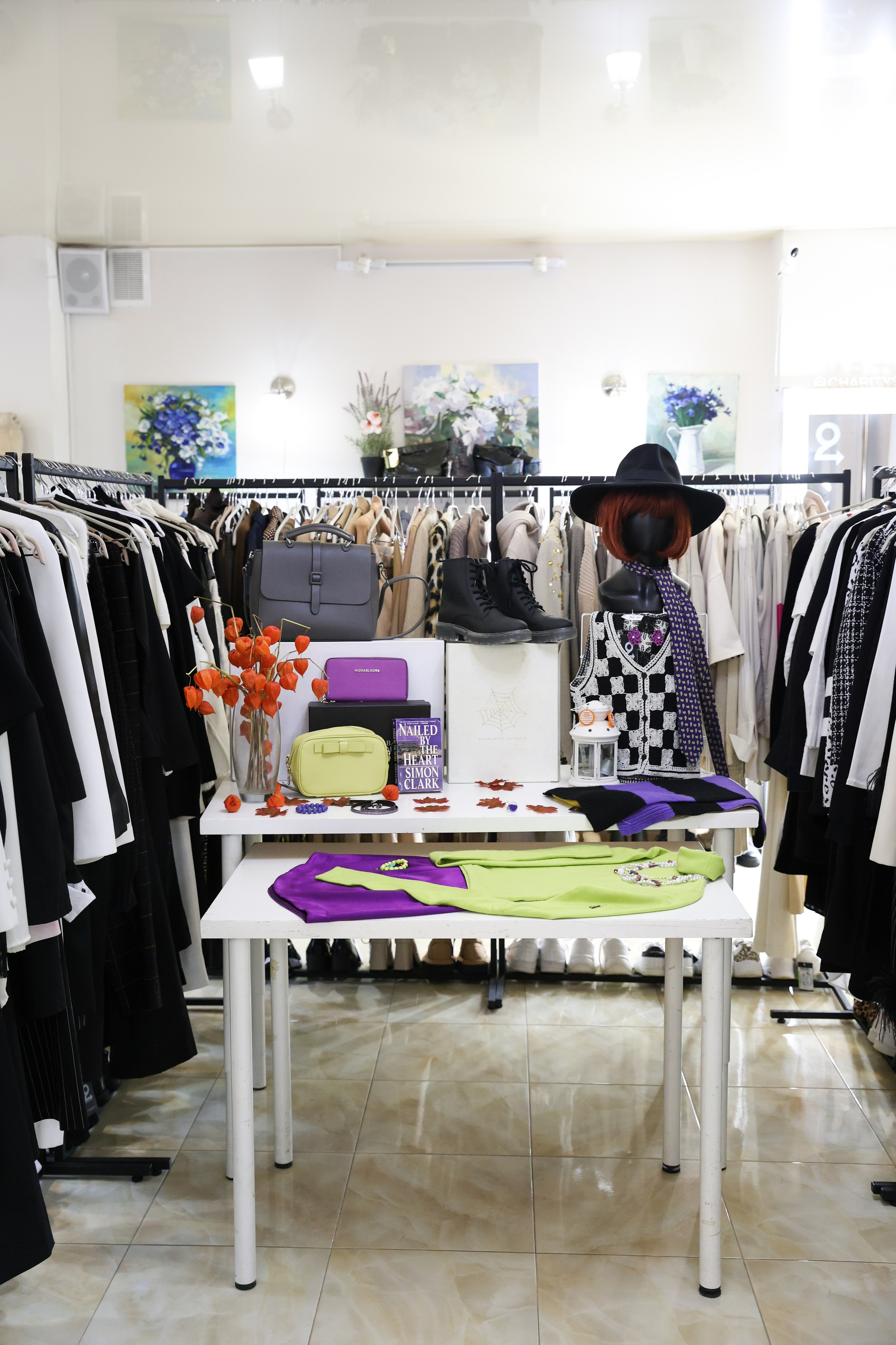 Магазины Charity Shop. Фотограф Дарья Попова