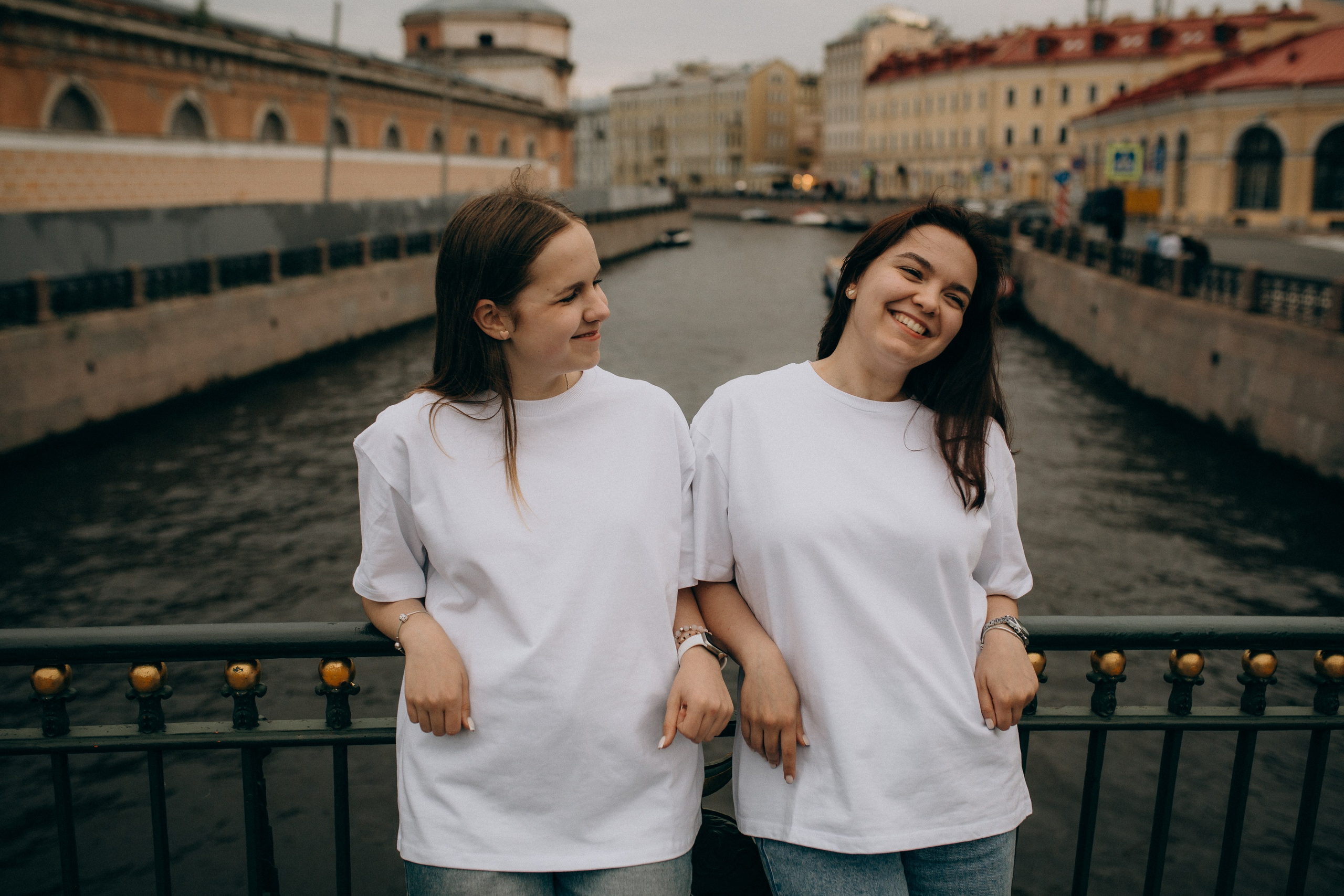 Фотосессия для сестёр: прогулка по Питеру. Фотограф Санкт-Петербург Князева Елизавета