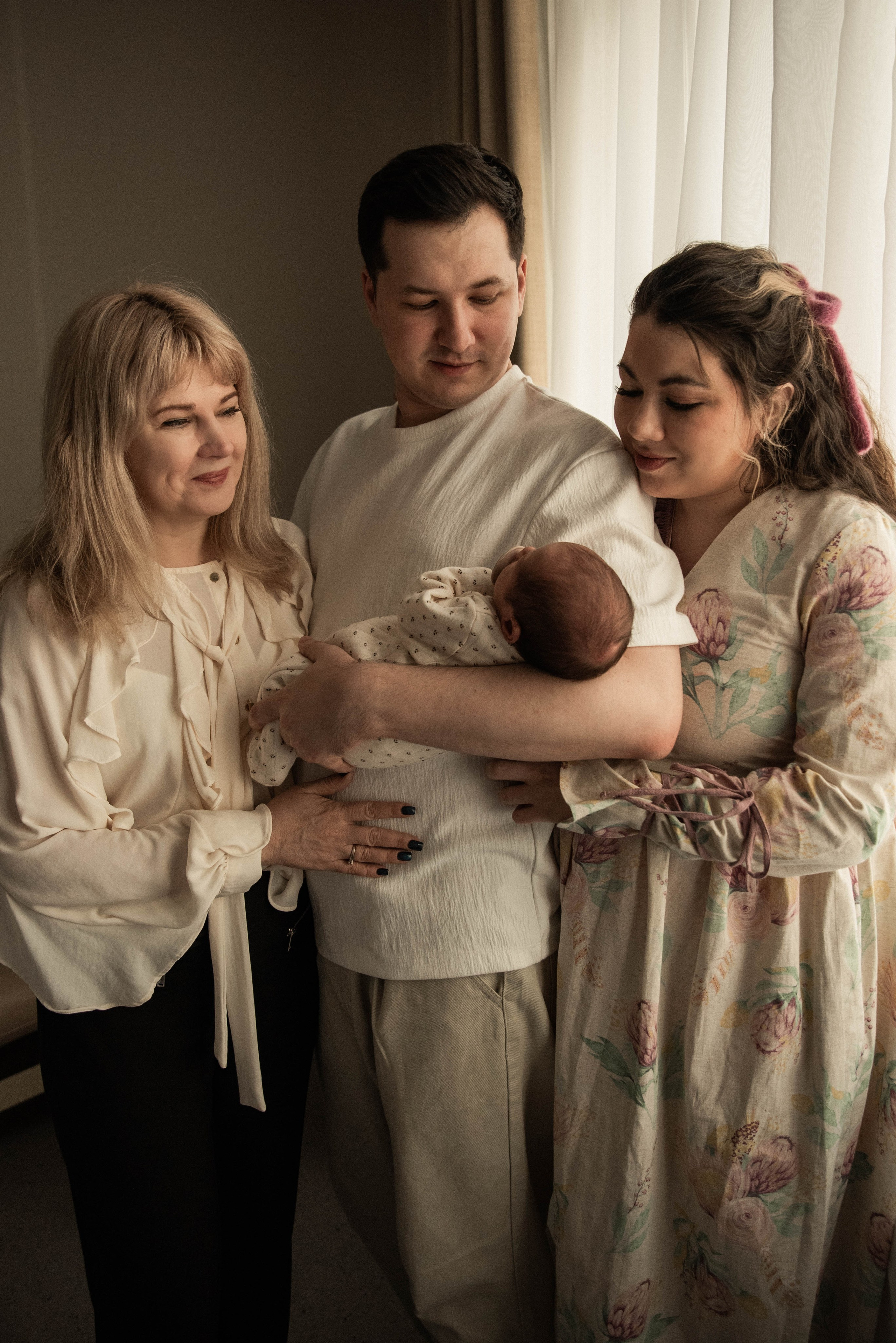 Выписка Маэля. Роддом Лахта Мать и Дитя. Фотограф на роды и семейные истории в Санкт-Петербурге Татьяна Дмитренко