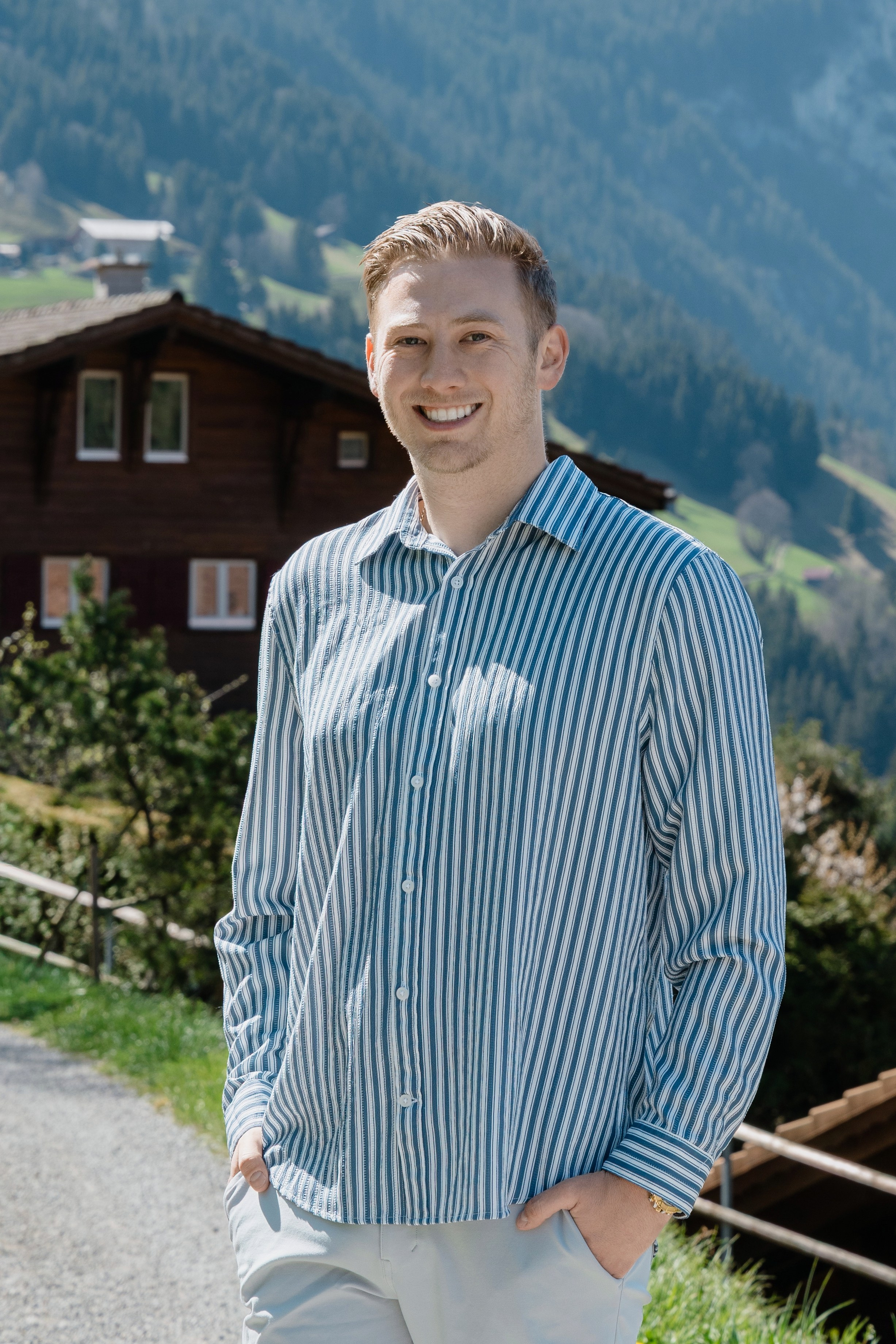 Wyatt & Abby (Wengen). Photographer in Interlaken area