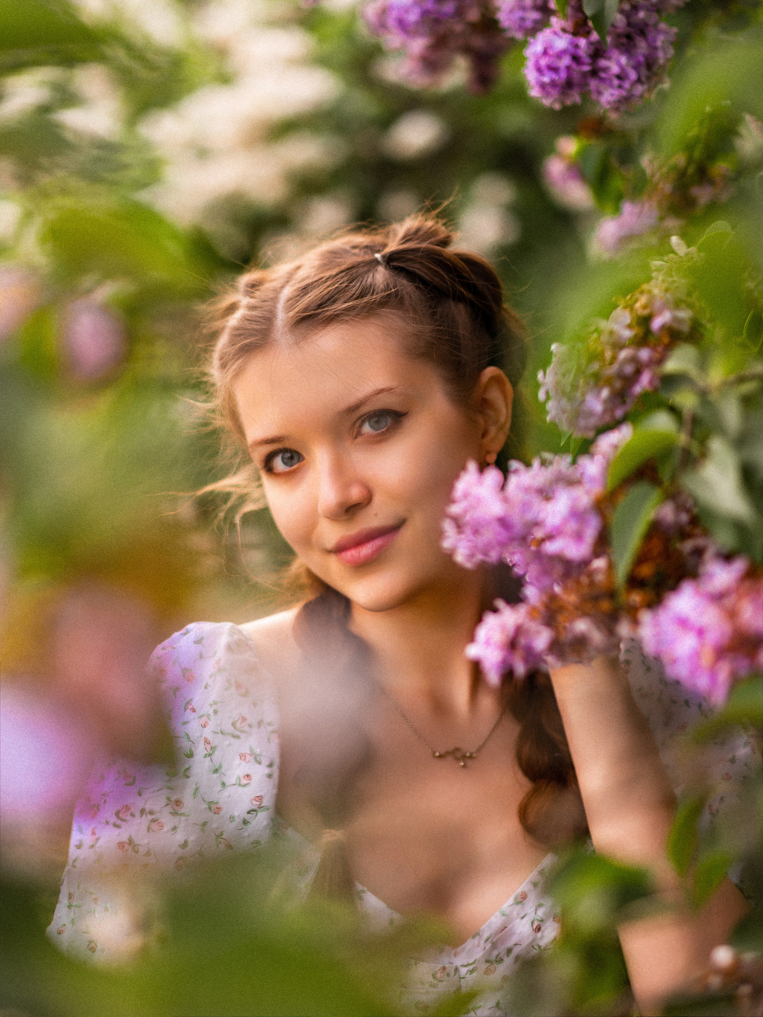 Ольга — фотосессия в сиреневом саду. Фотограф Москва