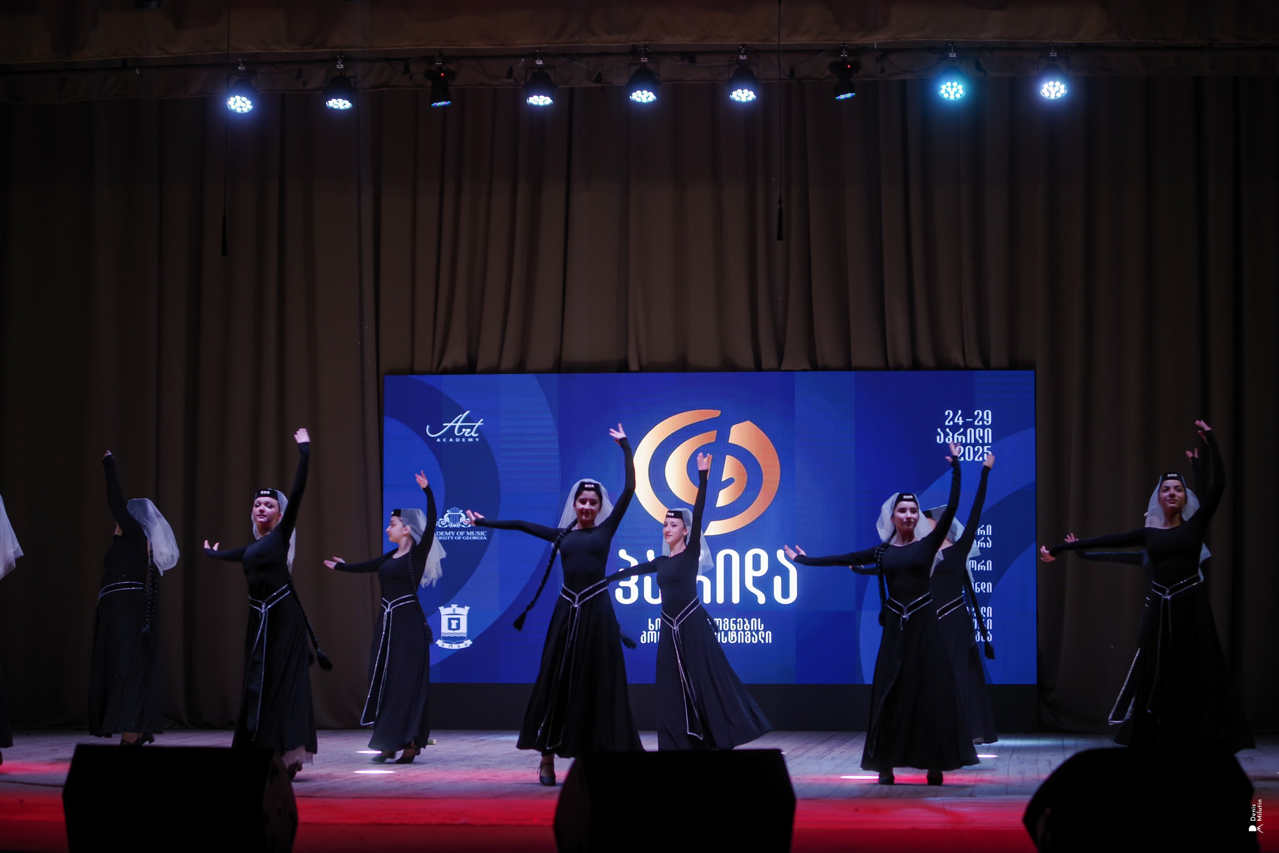 Танцы в Хоби. Портретный фотограф Денис Милютин