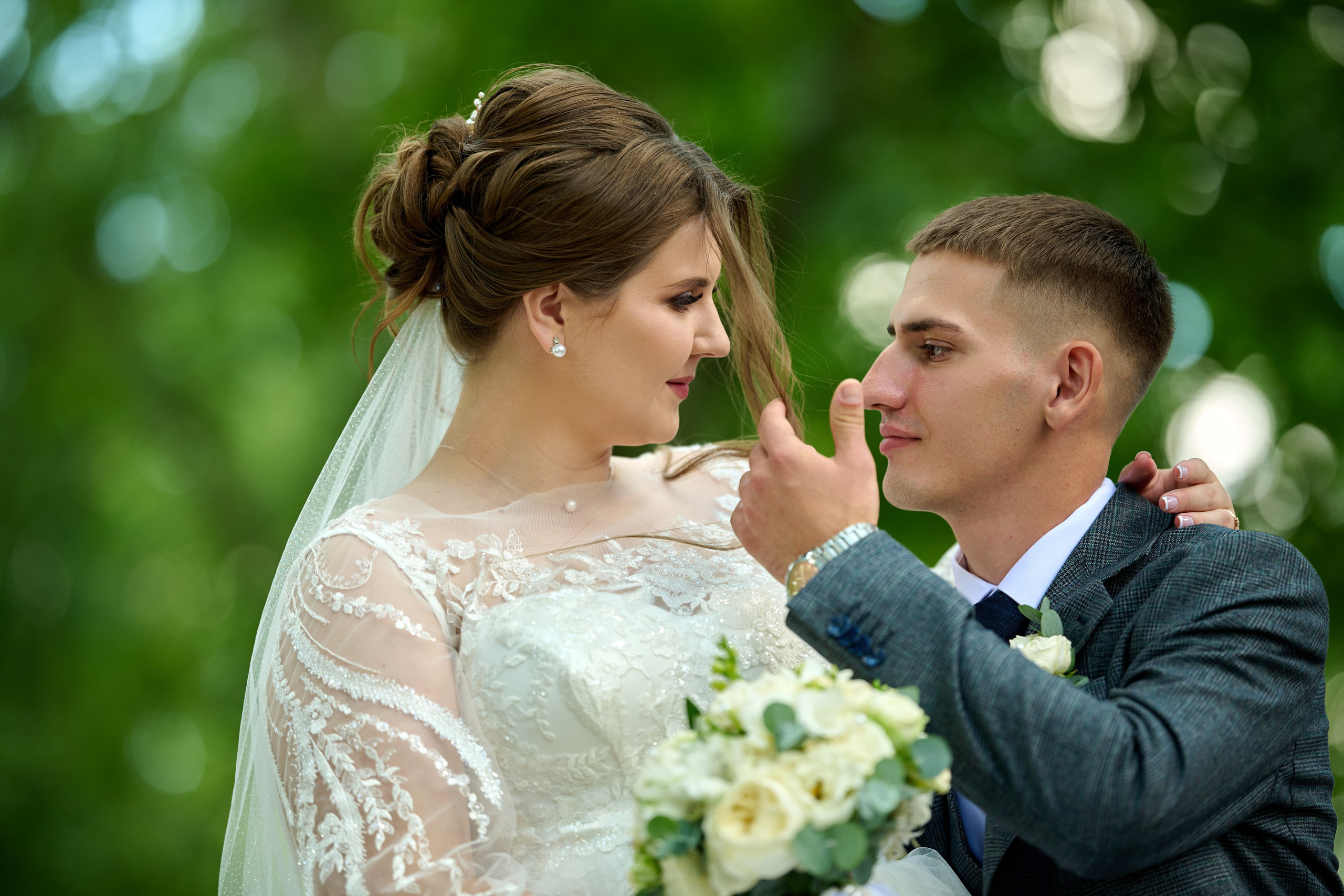 Прогулка в аллее. Профессиональный фотограф Старый Оскол, Губкин — свадьба, венчание, крещение, юбилей и день рождения