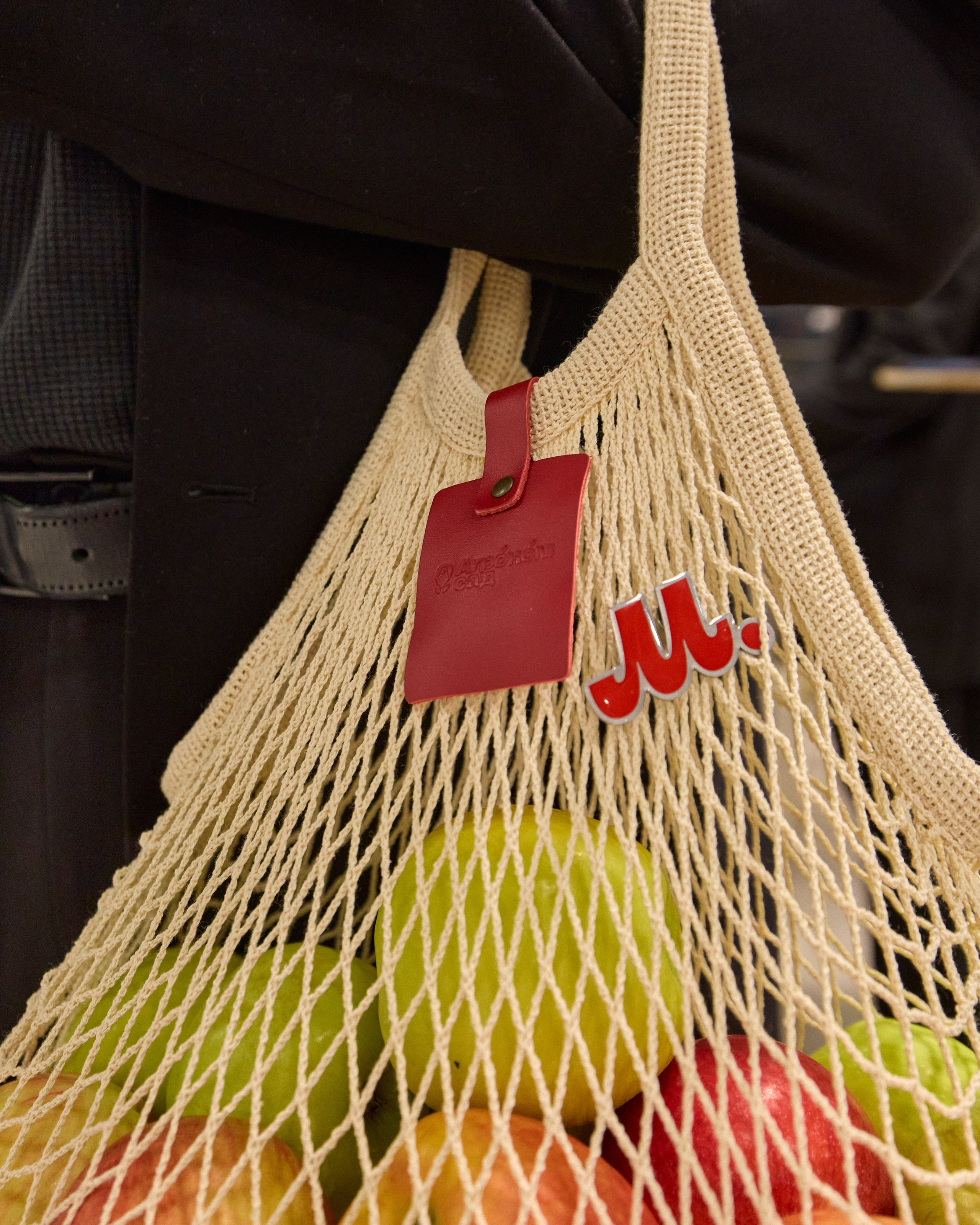 Мвидео х Собрано в Саду. Святослав Лебедев | Рекламный фотограф — Коммерческая съемка, Арт-дирекшн, AI-интеграция