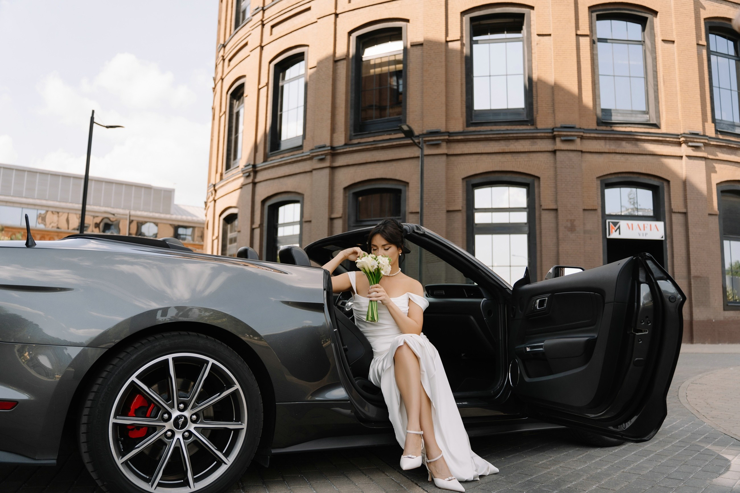 Свадебная фотосессия с кабриолетом. Свадебный и семейный фотограф в Москве Светлана Зоткина