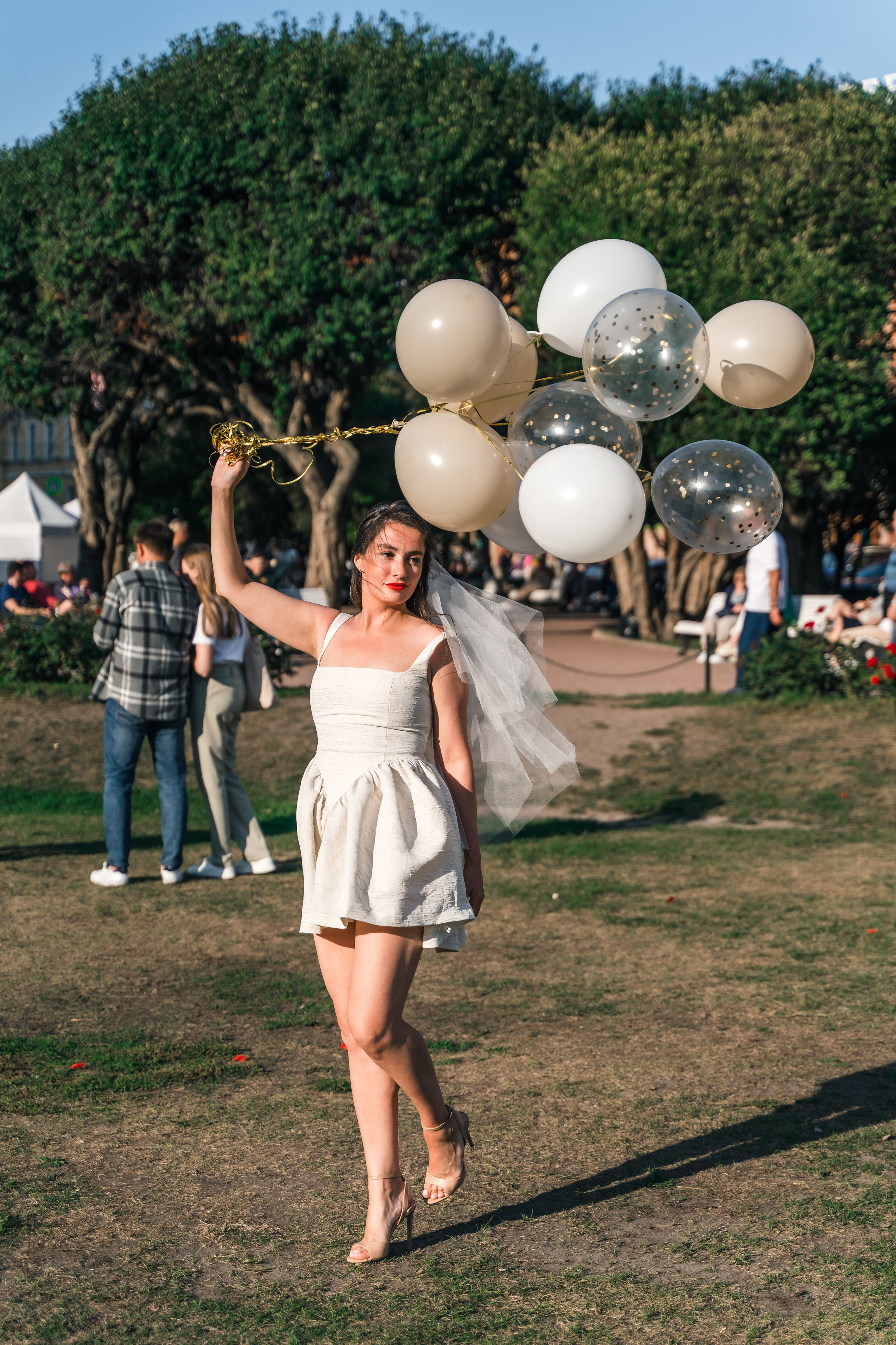 Фотосъемка девичника, встреча девушек, веселые женские портреты