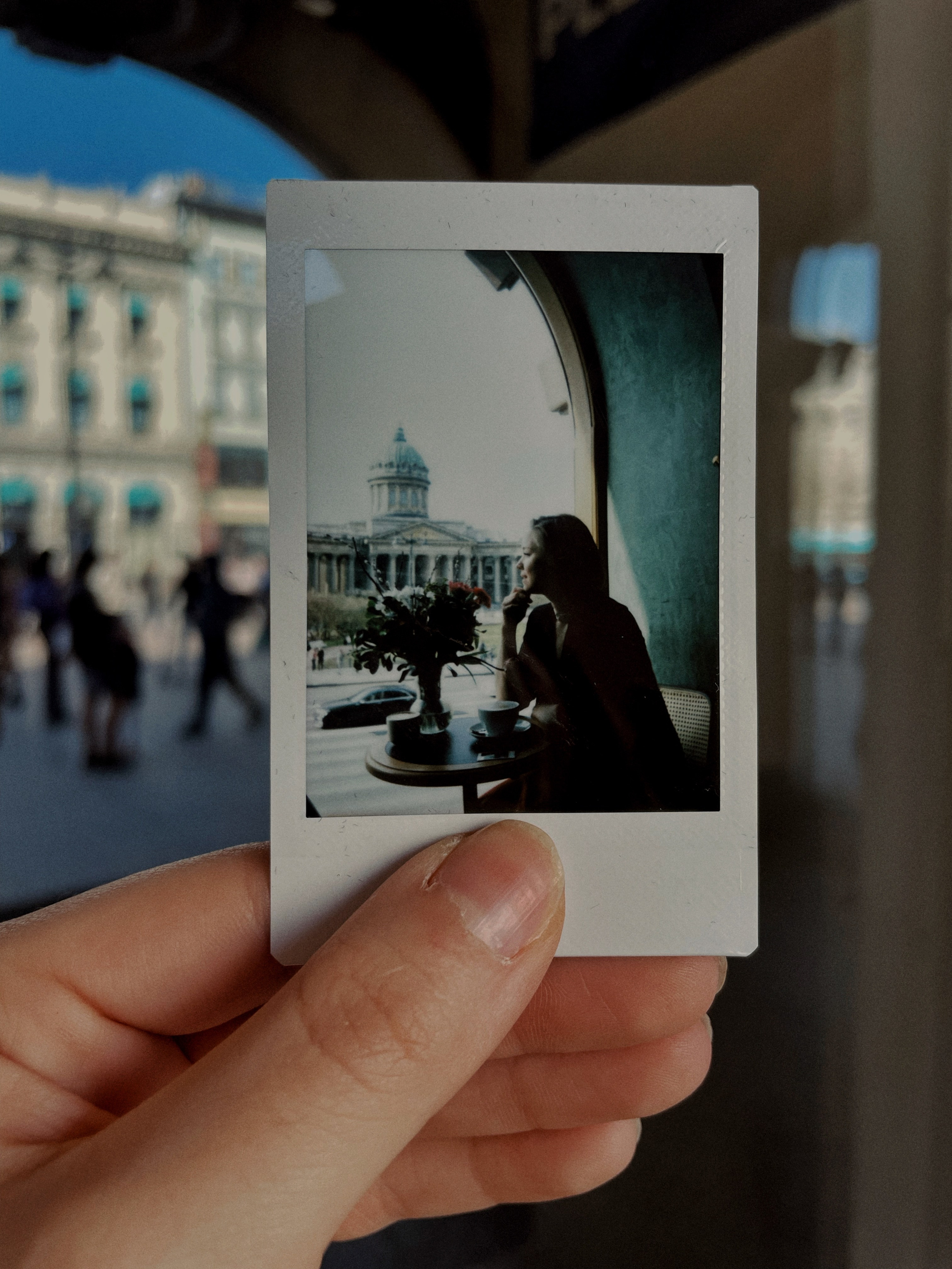 Кадры на инстакс instax моментальная фотография. Фотограф про чувства, моменты, любовь. свадебный и портретный фотограф