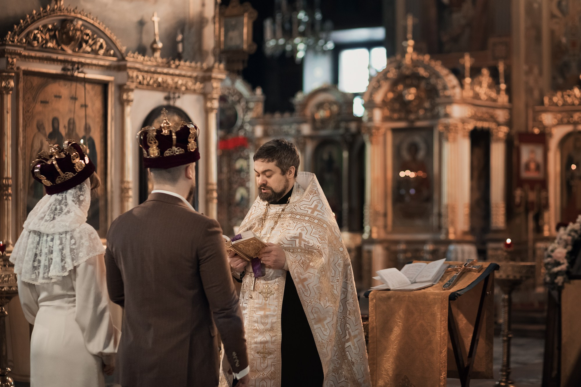 Съемка венчания в Москве в храме Воскресения Словущего в Даниловской Слободе на Тульской. Фотограф на Крещение, Венчание в Москве Ирина Шамина