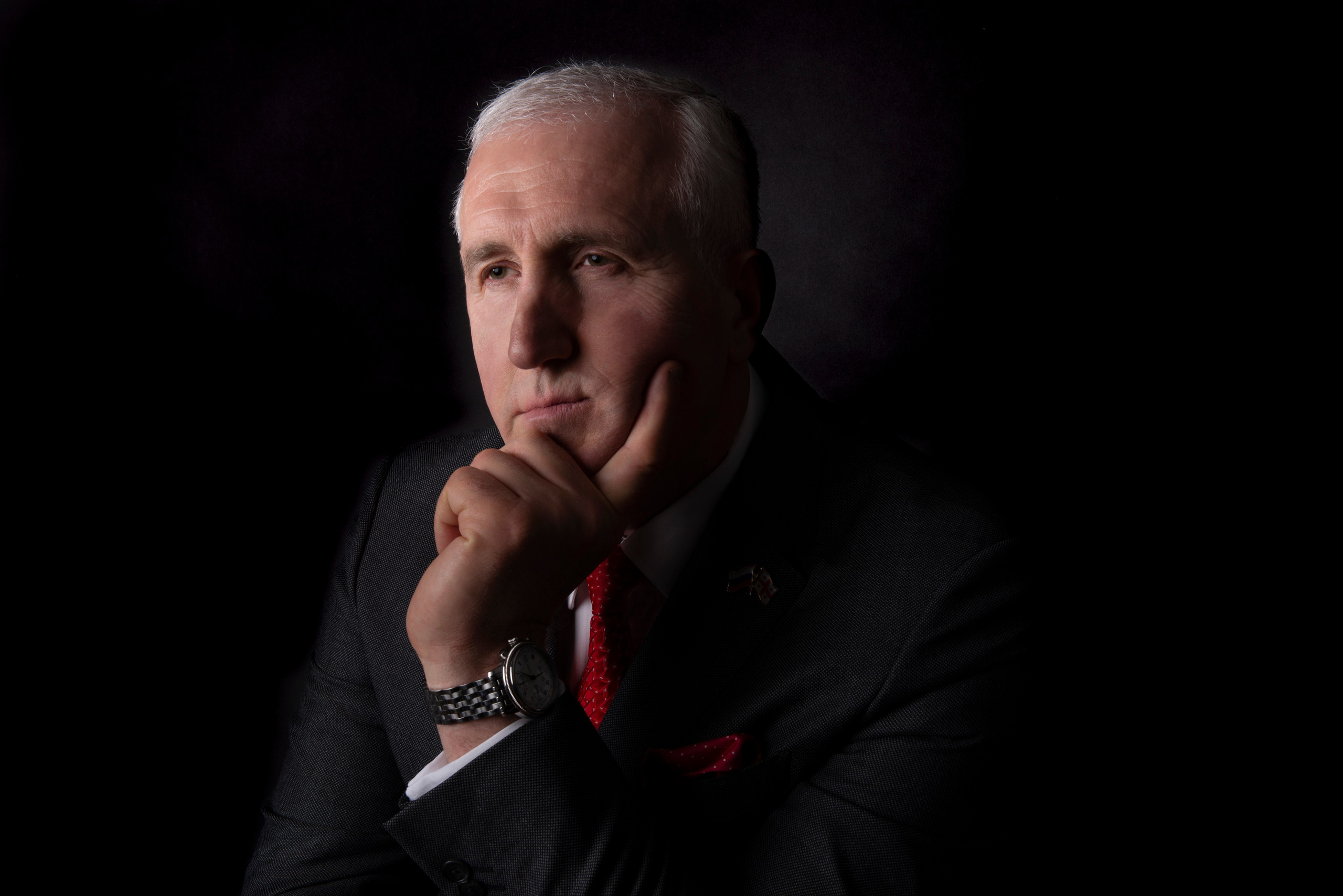 Мужской бизнес портрет. Индивидуальная фотосессия. Деловая фотосессия в студии Екатеринбург, Москва