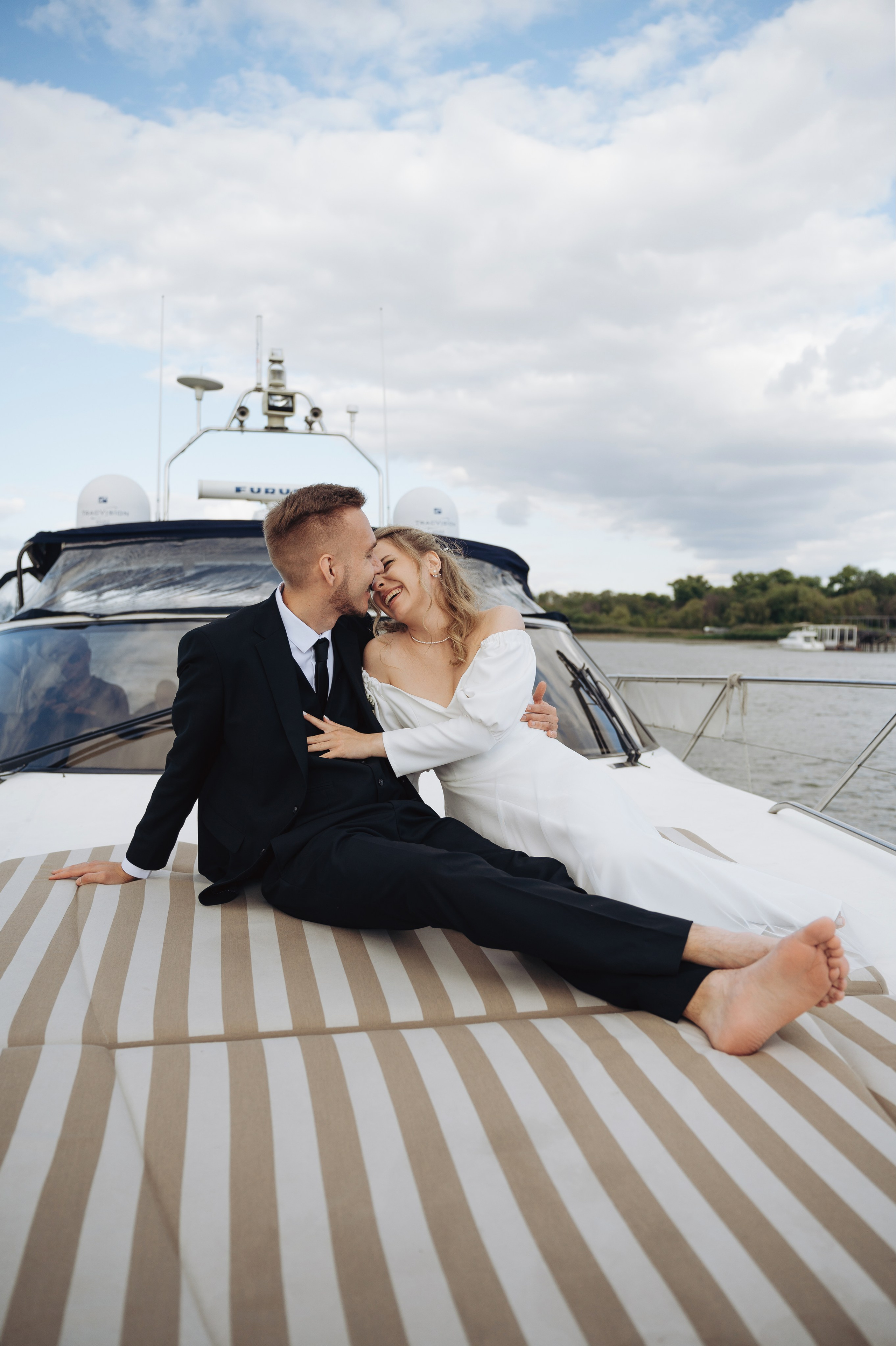 Свадебная съемка в Ростове, прогулка на яхте и семейный ужин за городом