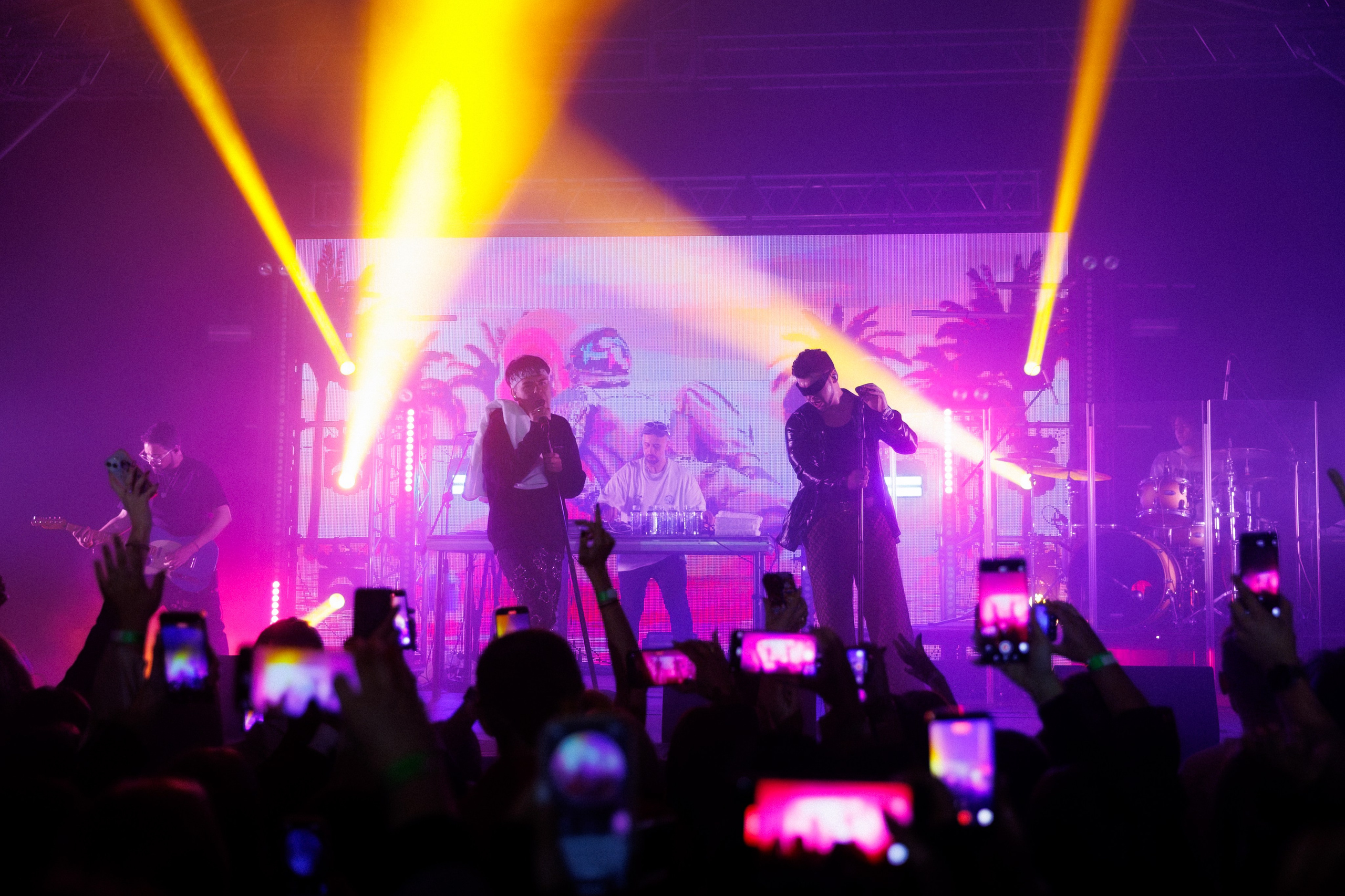 Фотоотчёт и репортаж с концерта группы GAYAZOV$ BROTHER$. Красильников Евгений — профессиональный фотограф в Ростове-на-Дону