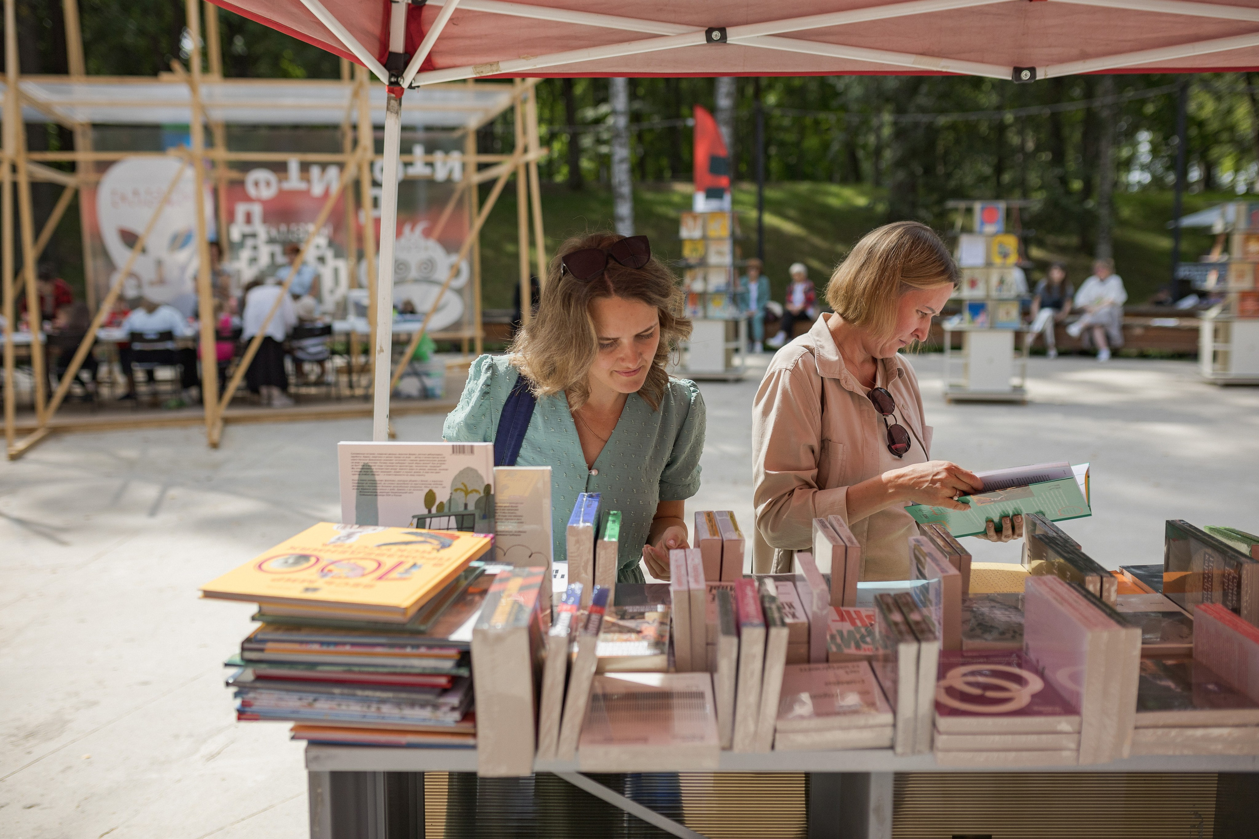 Книжный фестиваль «Смены» в Выксе 2024. Фотограф городских и семейных событий Артем Карпухин