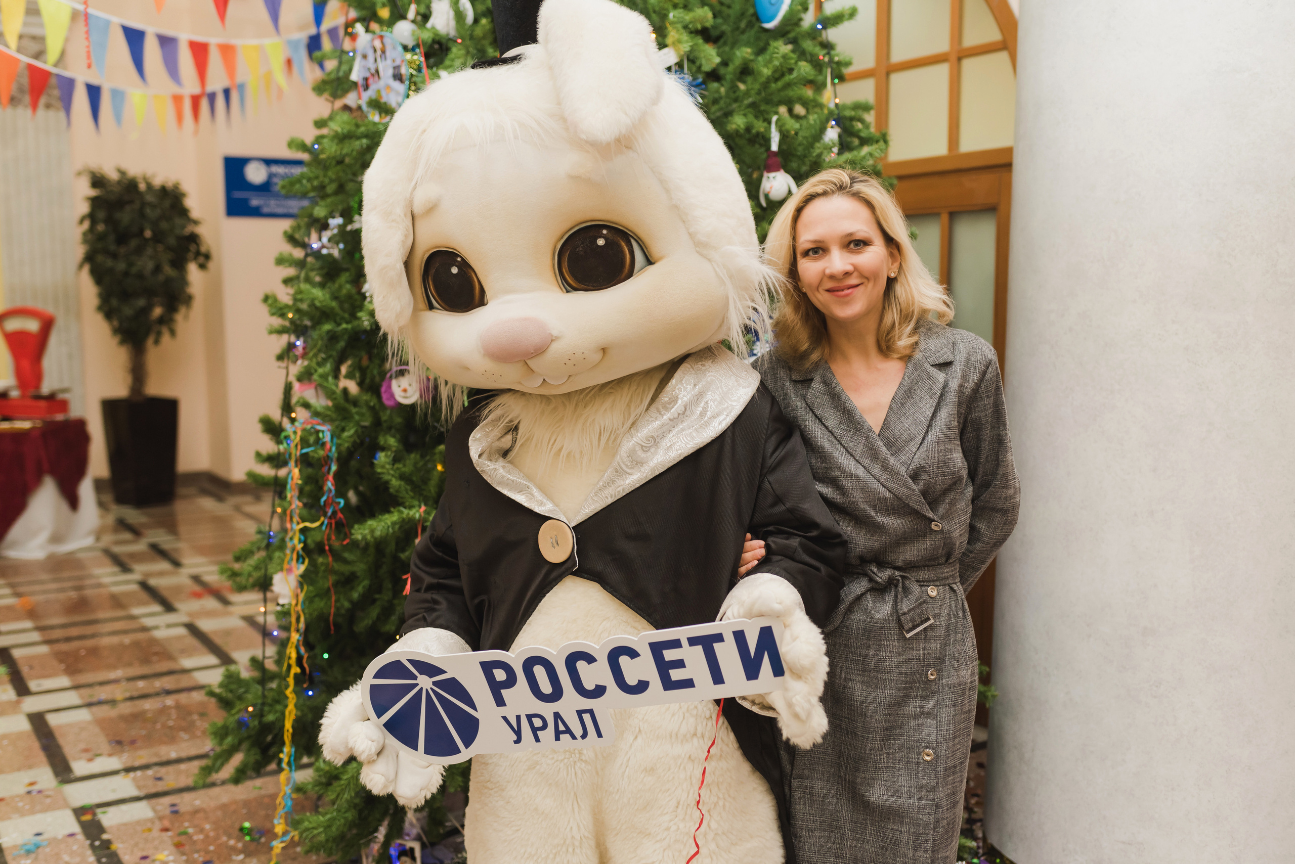 Новогоднее поздравление сотрудников — Россети — Урал,. Фотограф Виктор Андреасян