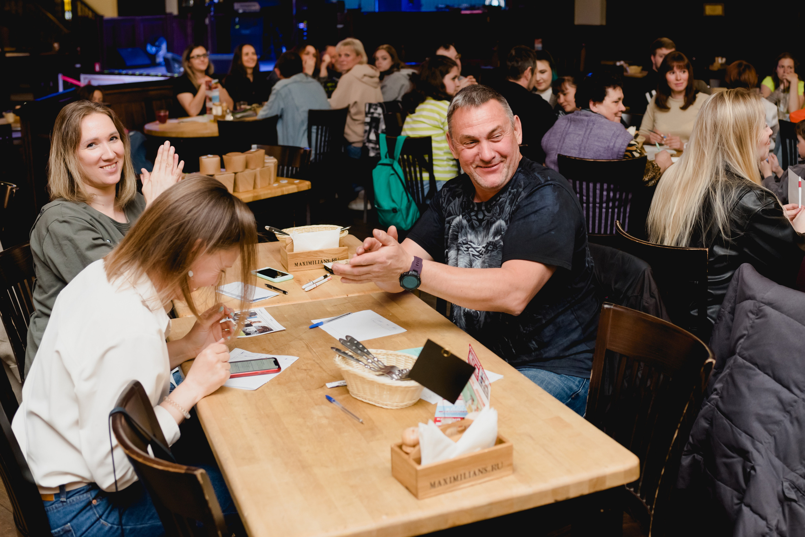 IQ шоу «Золотой монокль» 2023. Фотограф Виктор Андреасян