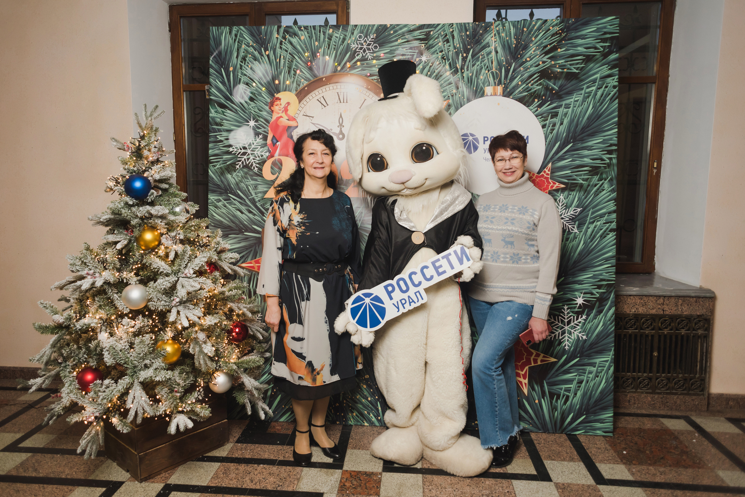 Новогоднее поздравление сотрудников — Россети — Урал,. Фотограф Виктор Андреасян