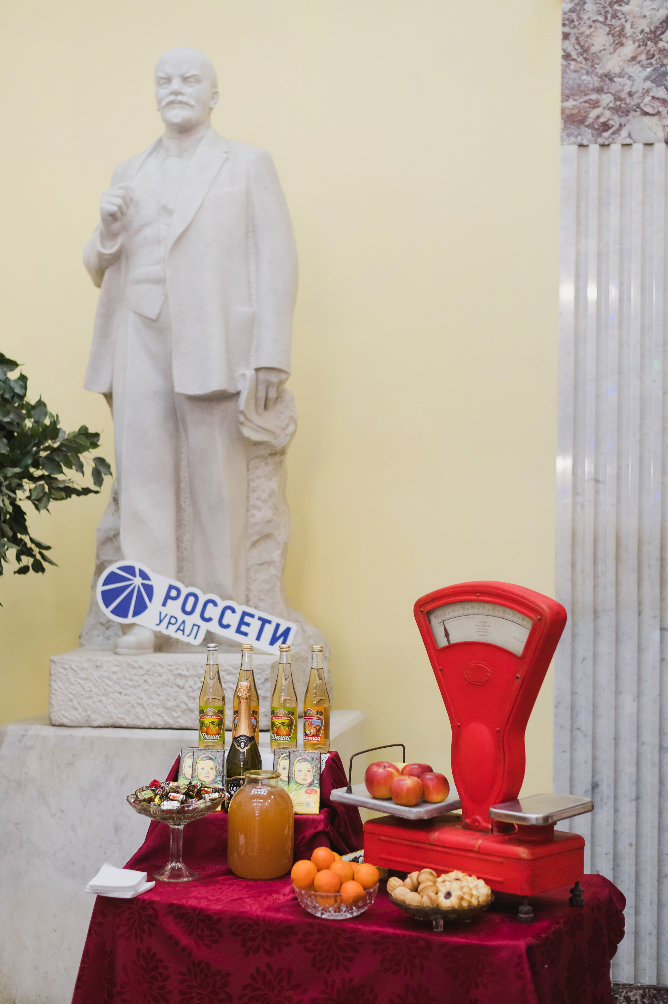 Новогоднее поздравление сотрудников — Россети — Урал,. Фотограф Виктор Андреасян