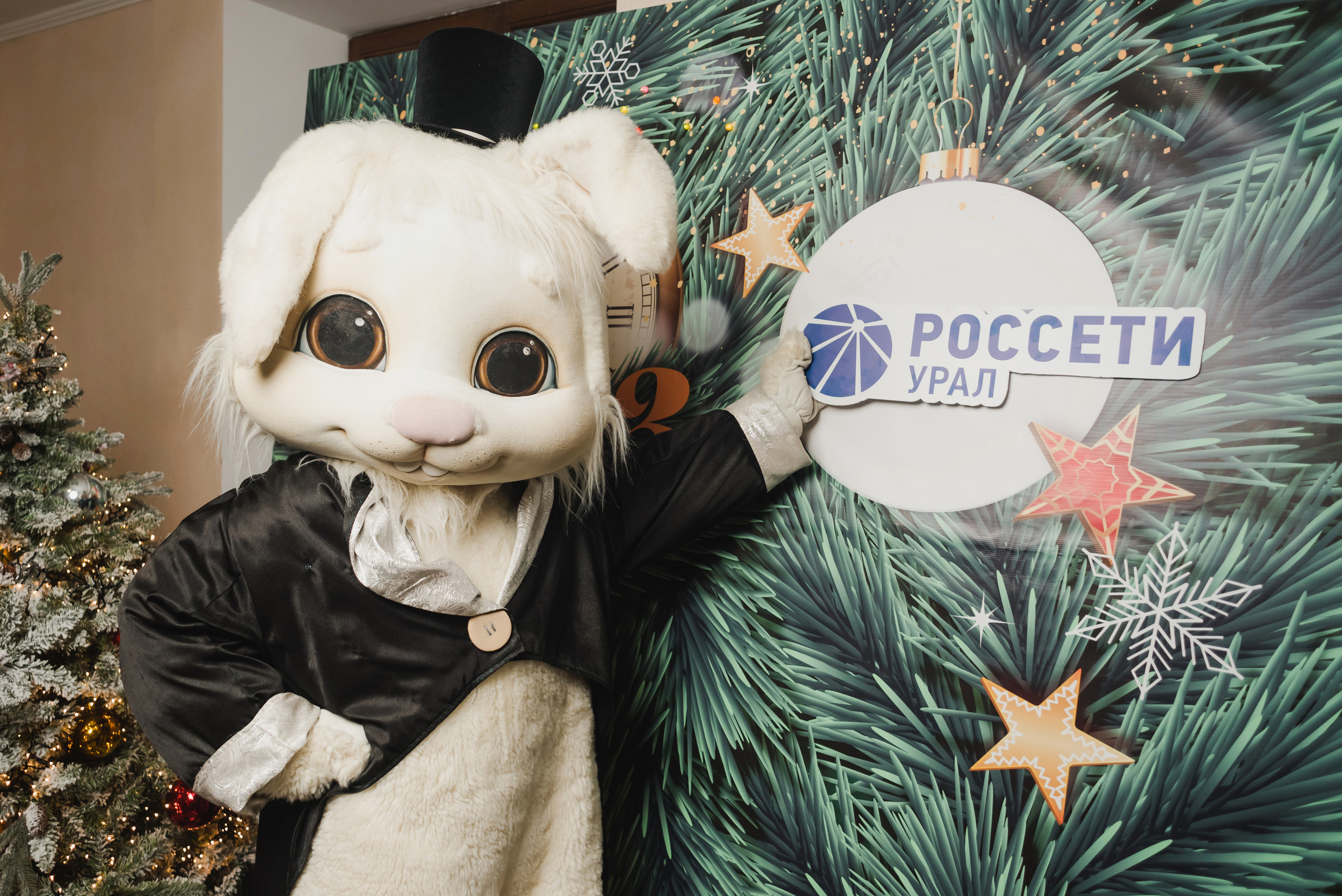 Новогоднее поздравление сотрудников — Россети — Урал,. Фотограф Виктор Андреасян