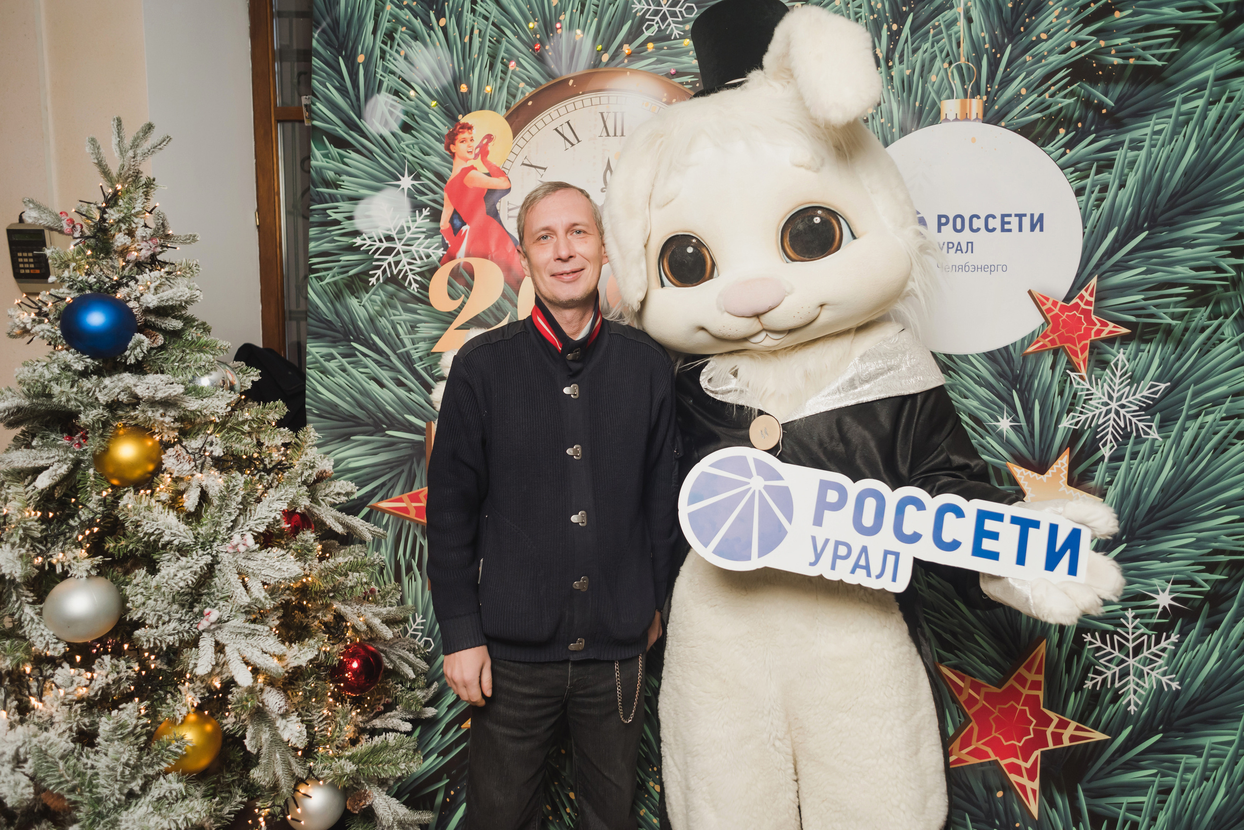 Новогоднее поздравление сотрудников — Россети — Урал,. Фотограф Виктор Андреасян