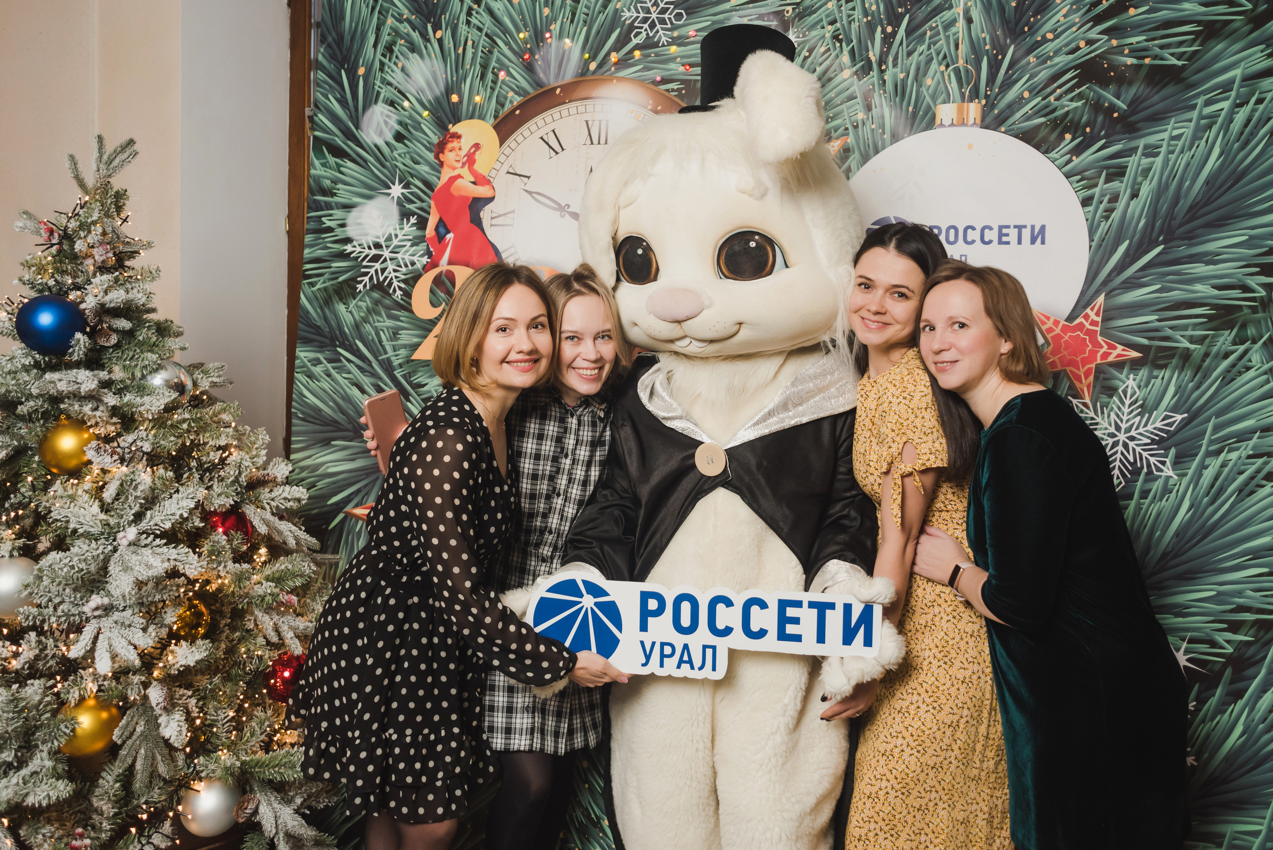 Новогоднее поздравление сотрудников — Россети — Урал,. Фотограф Виктор Андреасян