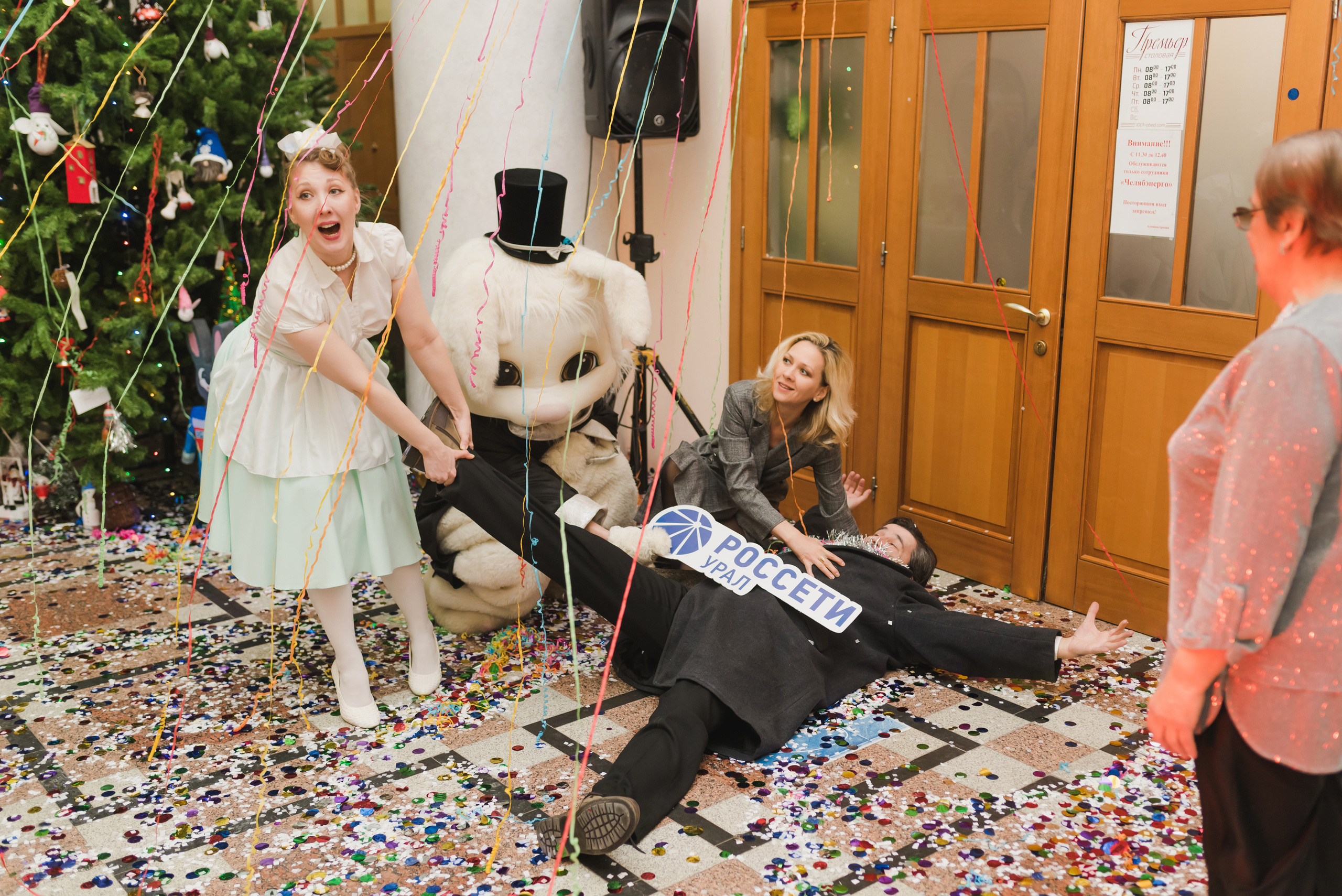 Новогоднее поздравление сотрудников — Россети — Урал,. Фотограф Виктор Андреасян