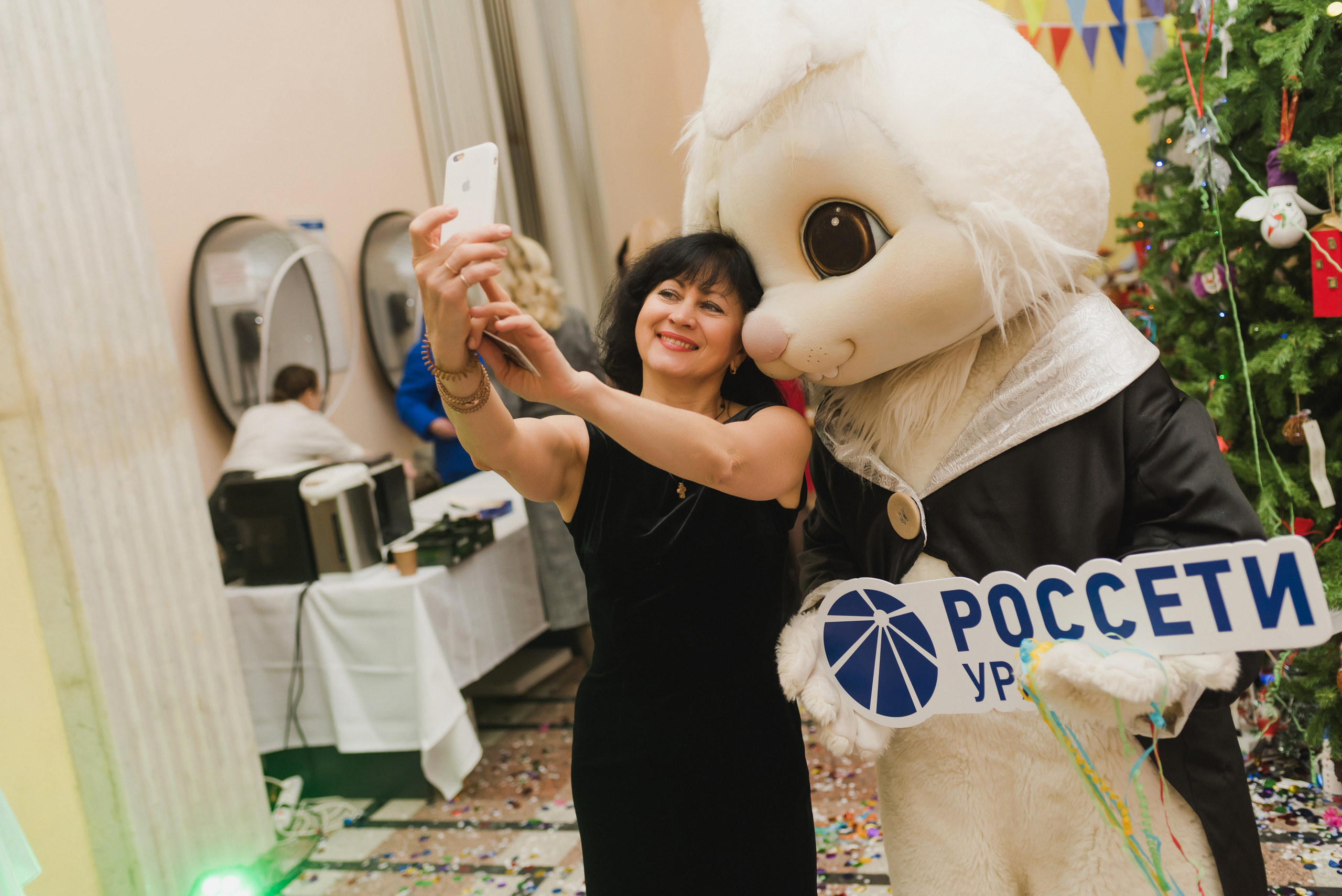 Новогоднее поздравление сотрудников — Россети — Урал,. Фотограф Виктор Андреасян