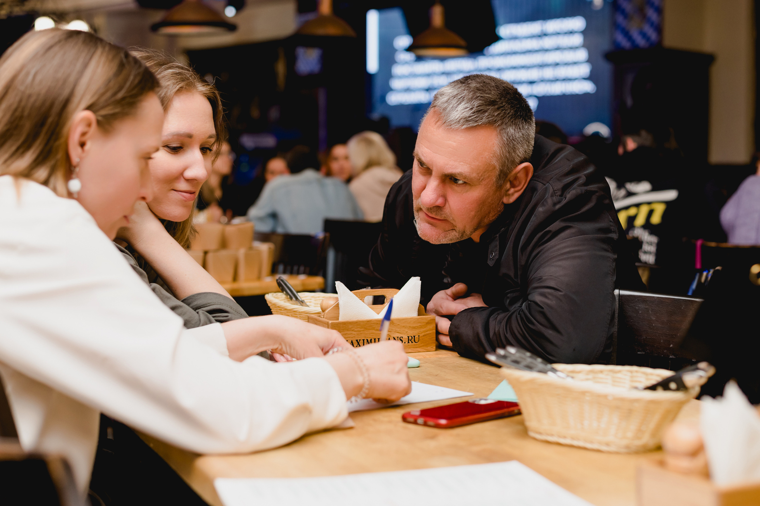 IQ шоу «Золотой монокль» 2023. Фотограф Виктор Андреасян