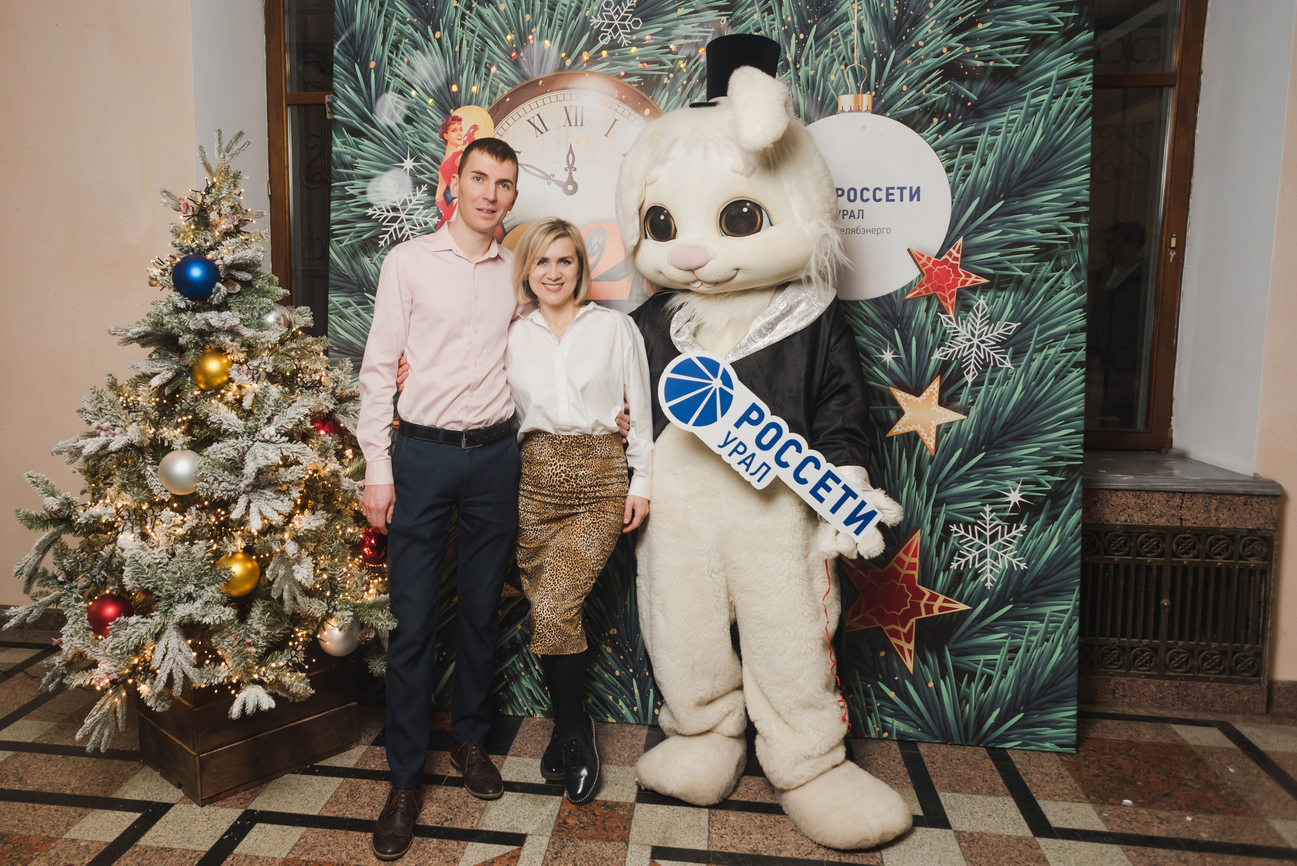 Новогоднее поздравление сотрудников — Россети — Урал,. Фотограф Виктор Андреасян