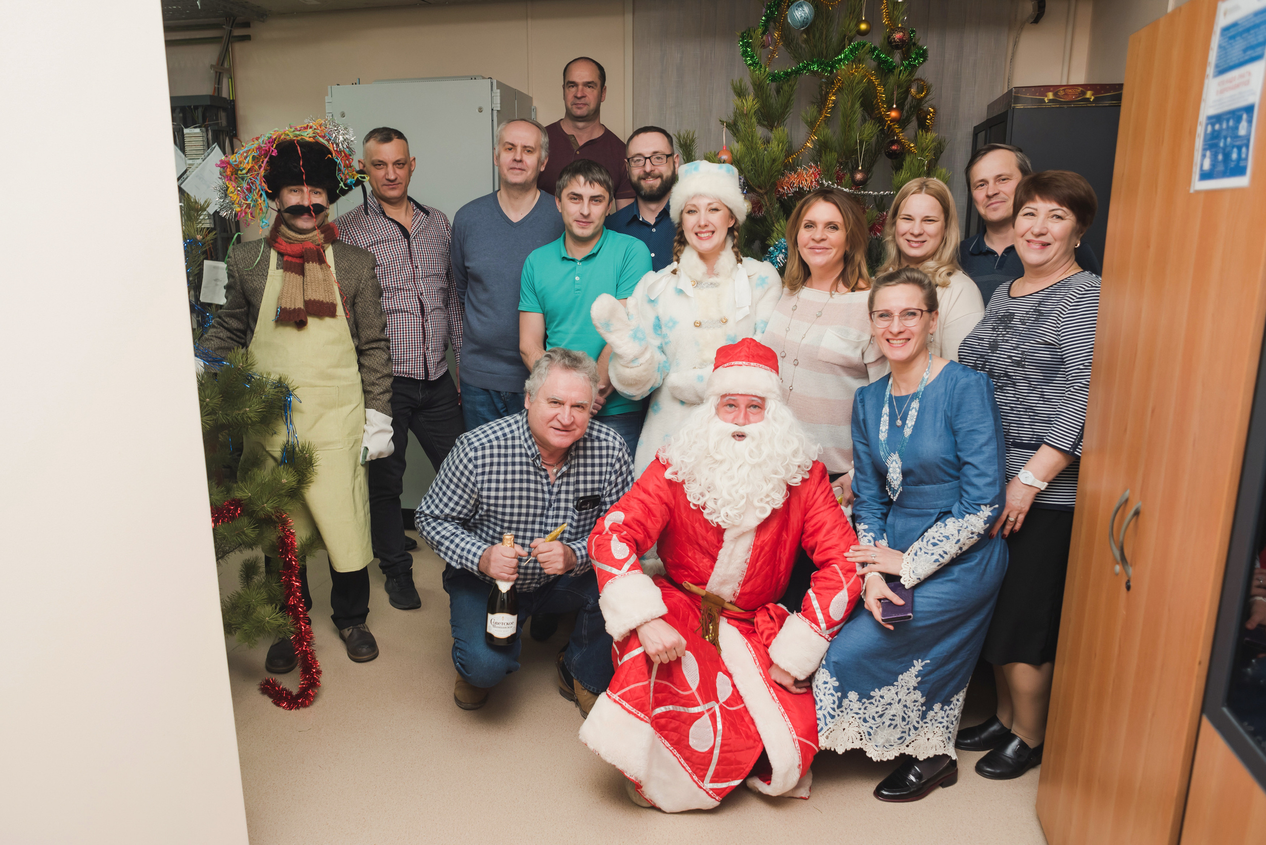 Новогоднее поздравление сотрудников — Россети — Урал,. Фотограф Виктор Андреасян