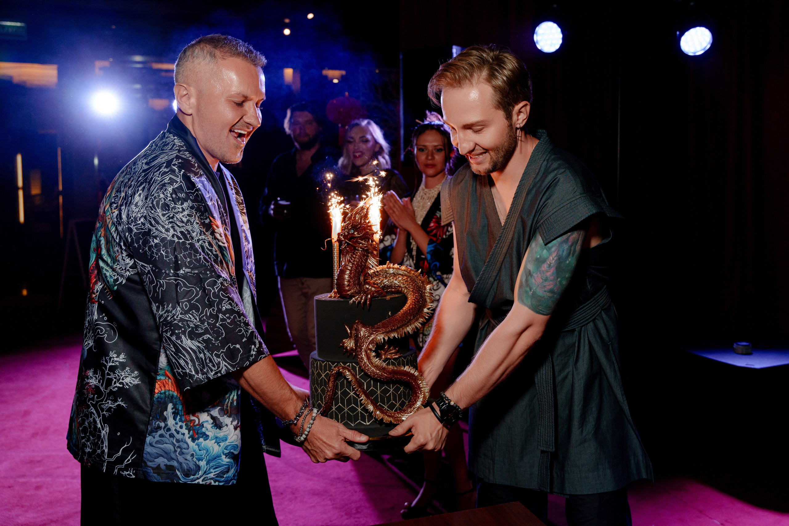 Репортажный фотограф на день рождения в ресторане KAI. Репортажный фотограф Москва Сергей Дружинин