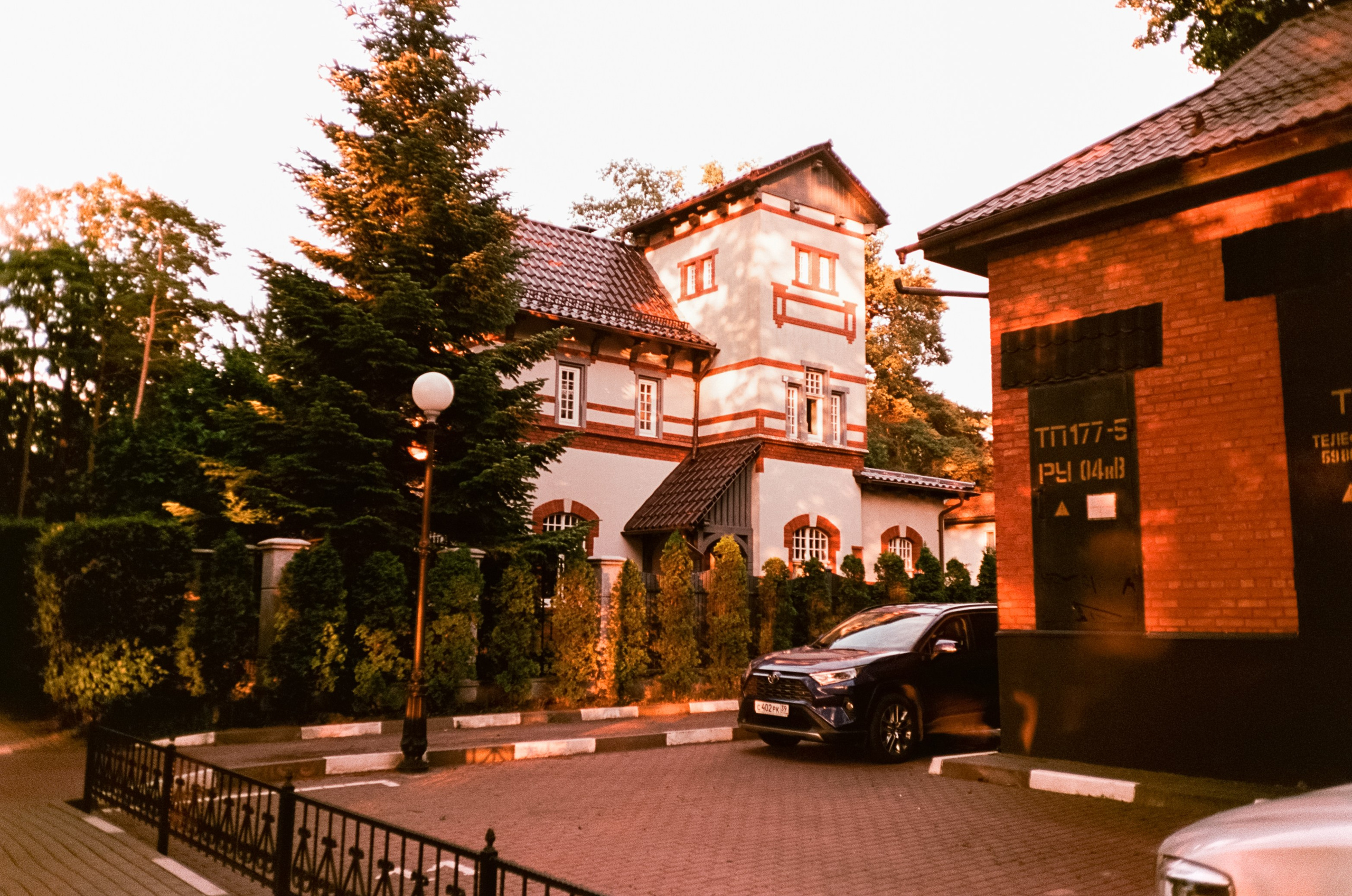 Закат в Калининграде на Aeronega 100 (Kodak Aerocolor IV) / Ricoh MF-1