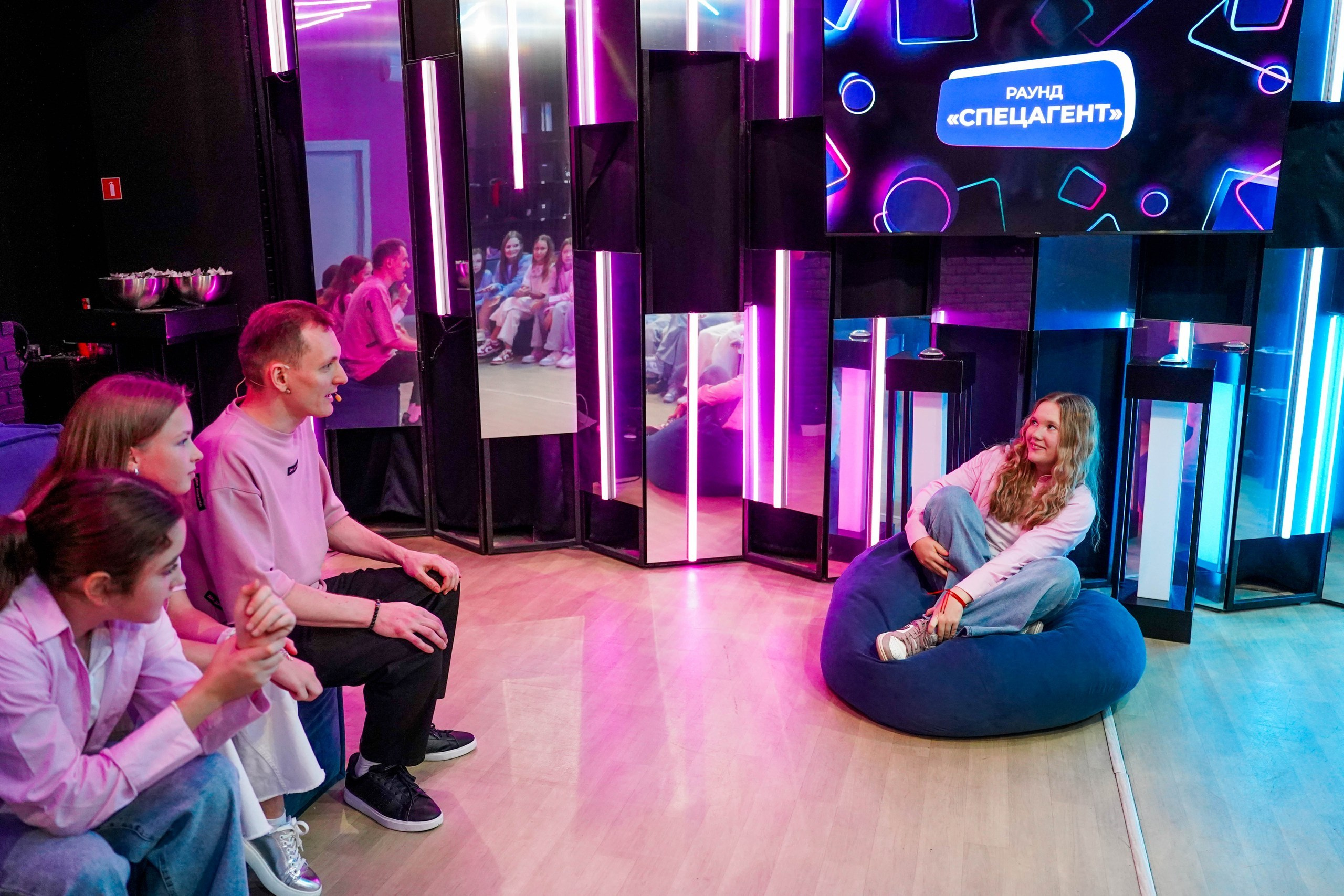 ДВА ДИВАНА ШОУ (ДЕТСКОЕ). Главная