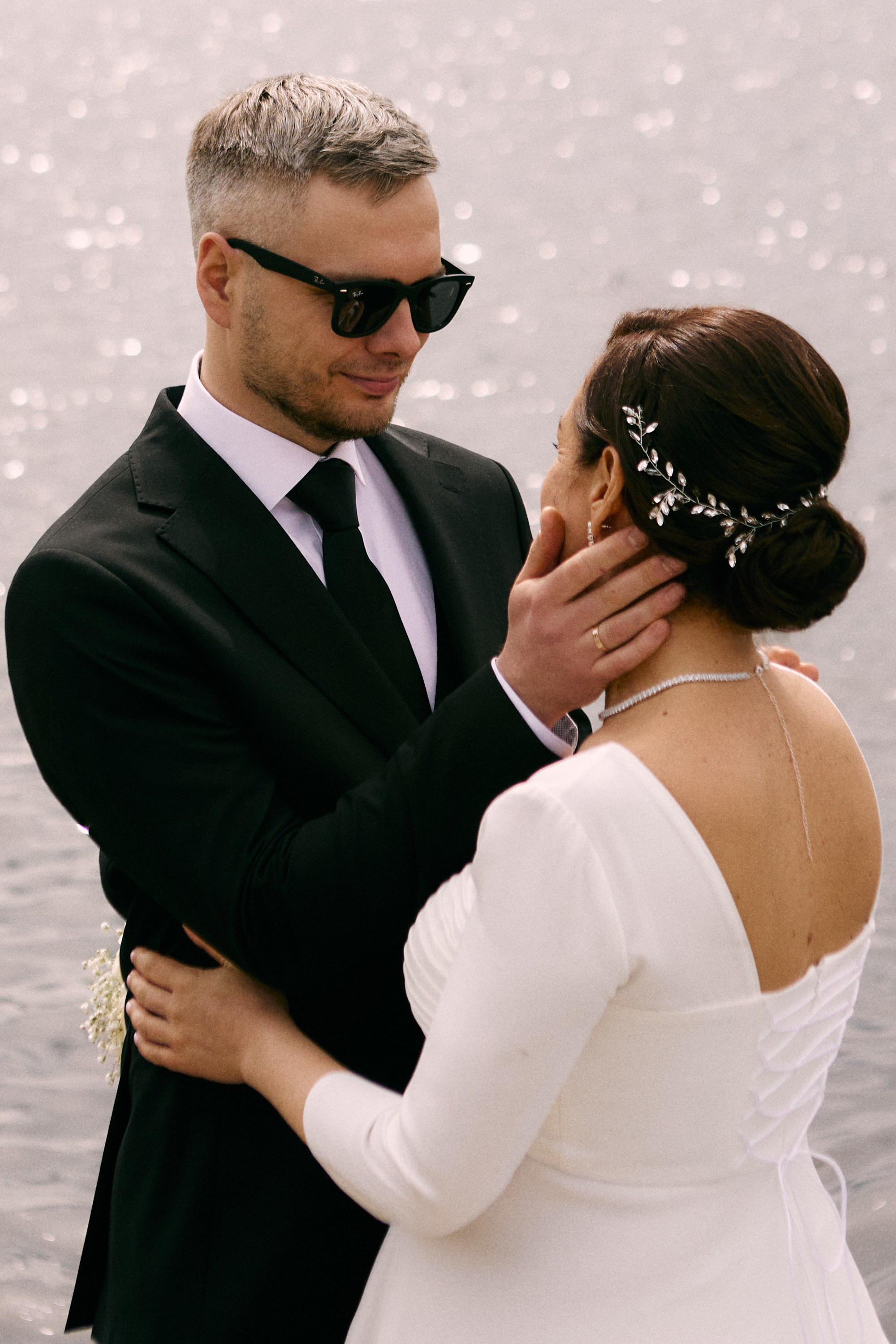 Свадебная фотосессия на Северном речном вокзале, свадебный фотограф в Москве, фото жениха и невесты на набережной