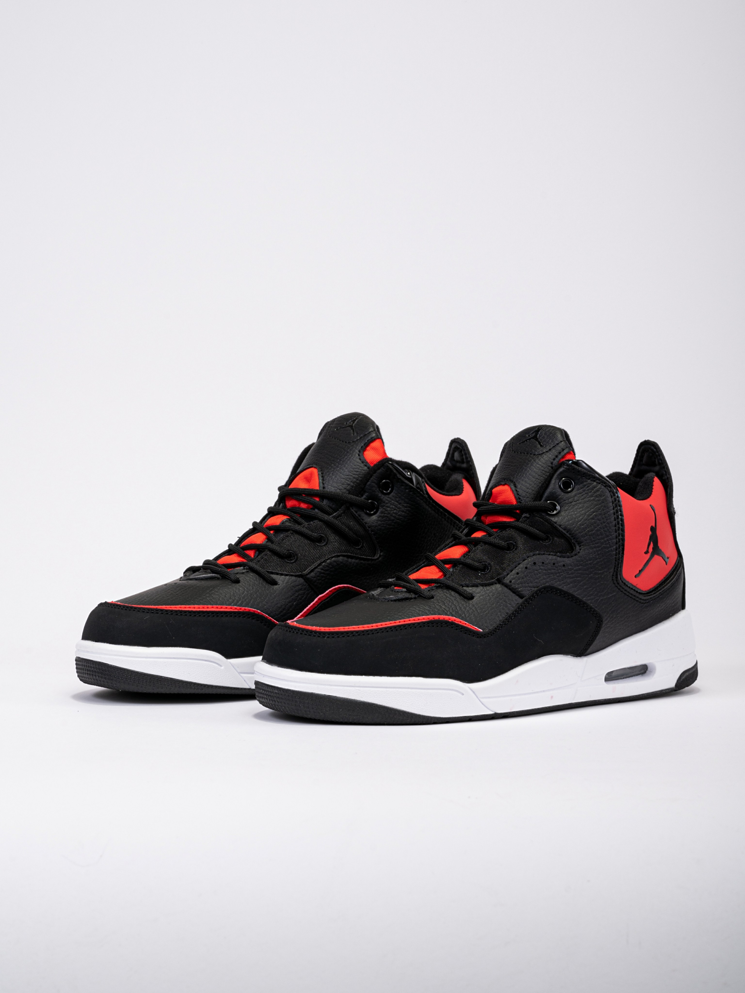 2023.10.24 — Фото кроссовок. Студия рекламной и предметной съемки товаров WELKO Studio